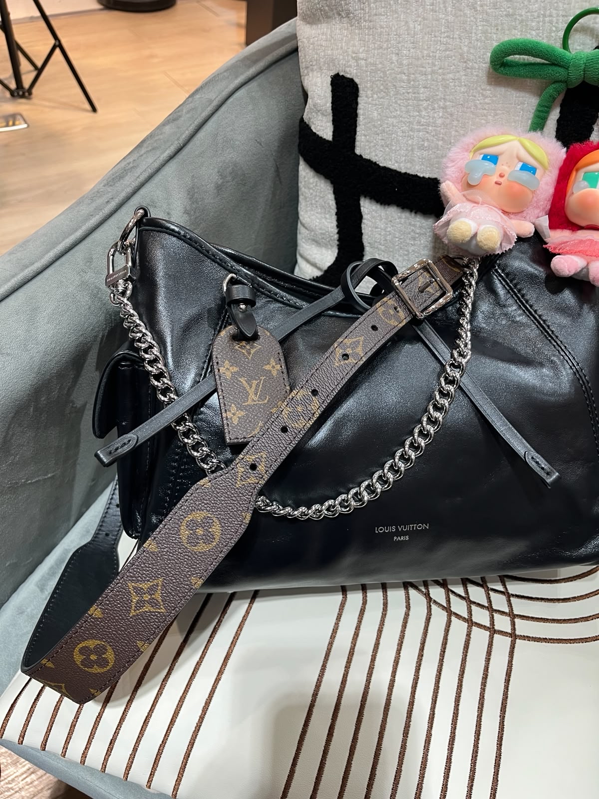 Lv CarryAll cargo Vibe pm leather 33.5 x23xd15cm 100%Authentic,98%new ✅收據 ✅dust bag ✅box