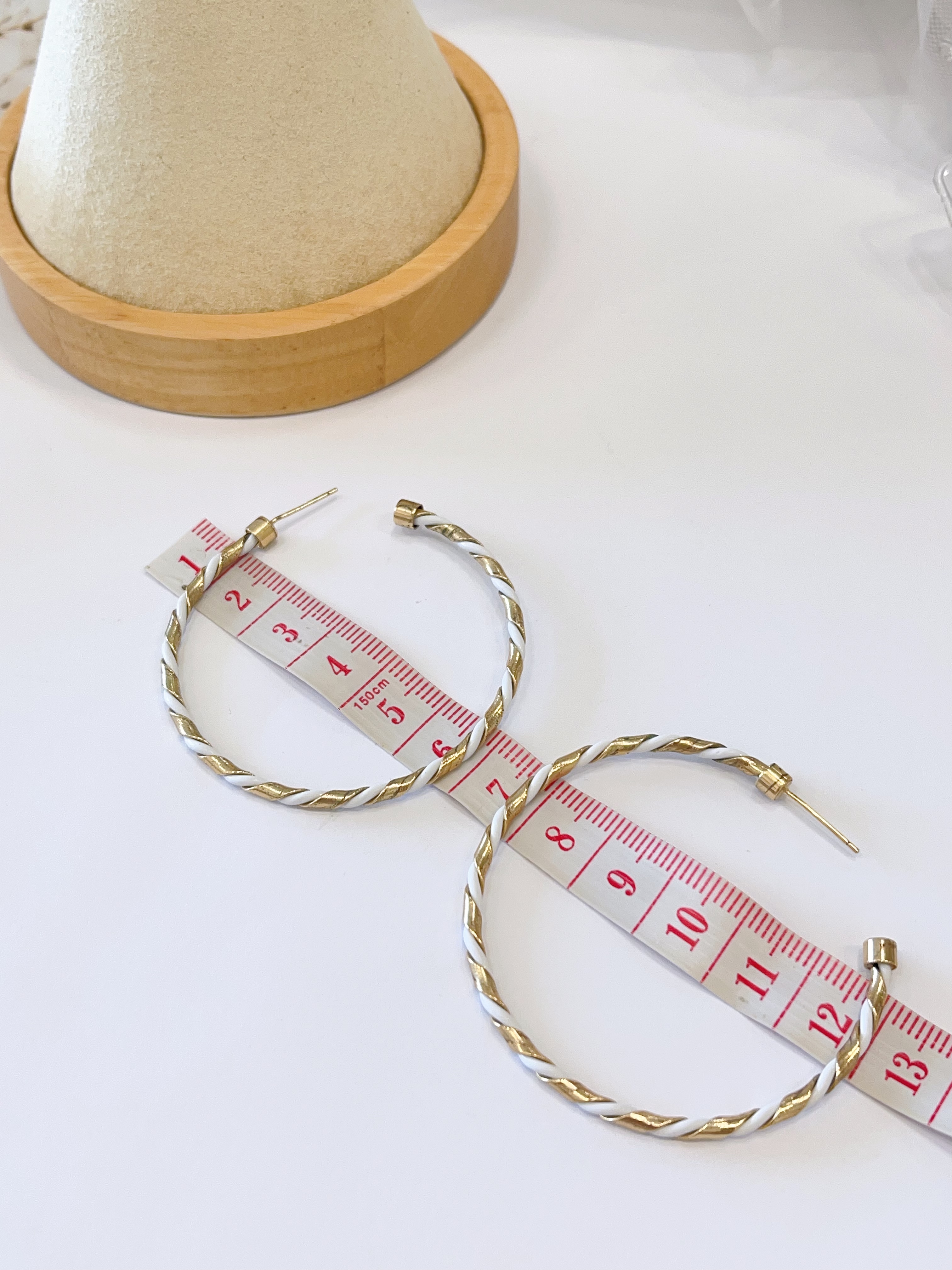 金白双色麻花C字耳环