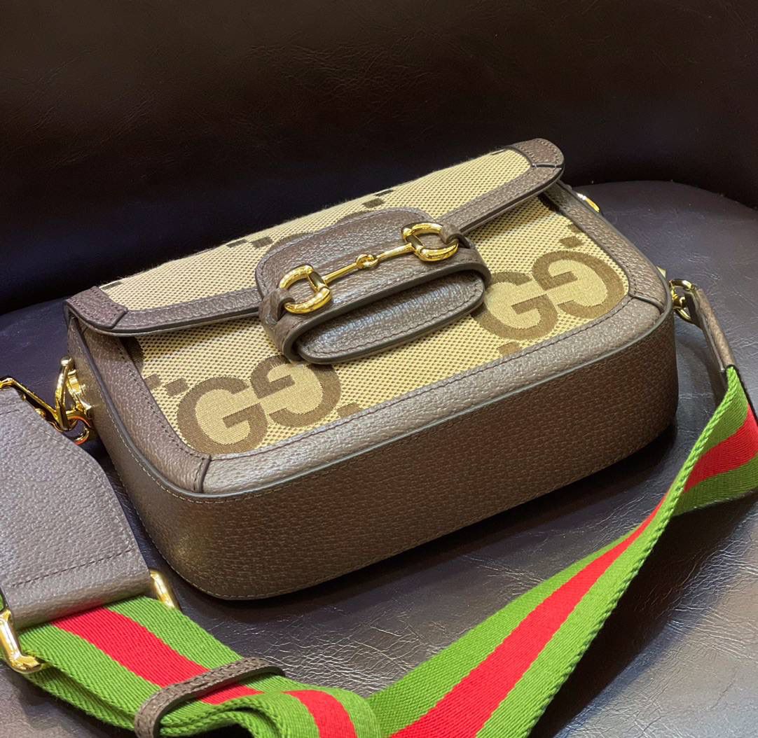 ✈️✈️✈️🔥𝙃𝙤𝙧𝙨𝙚𝙗𝙞𝙩 帆布马鞍包# ▫️型号：658574 ▫️尺寸：20.5*14.5*5cm 稳稳的马衔扣、出一个火一个🔥 mini马鞍包更为无敌友好的Size～采用原厂牛皮搭配G花帆布➕全铜五金，品种绝了❗️青春活力.最牛B的超贴心设计两条肩带任意搭配！正品打版，实在太屌了❗️不后悔系列闭眼剁手买.