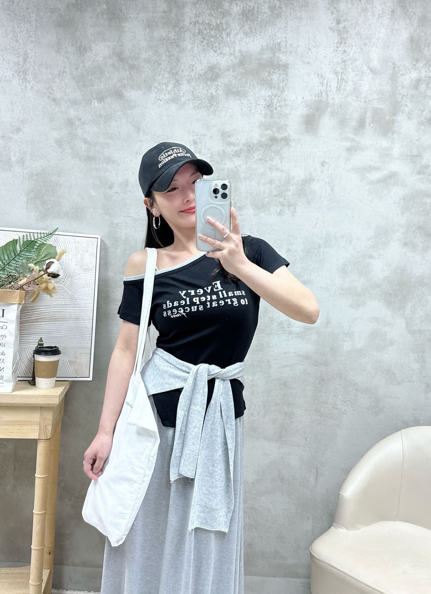 B05 拼色領斜腳英文字Top