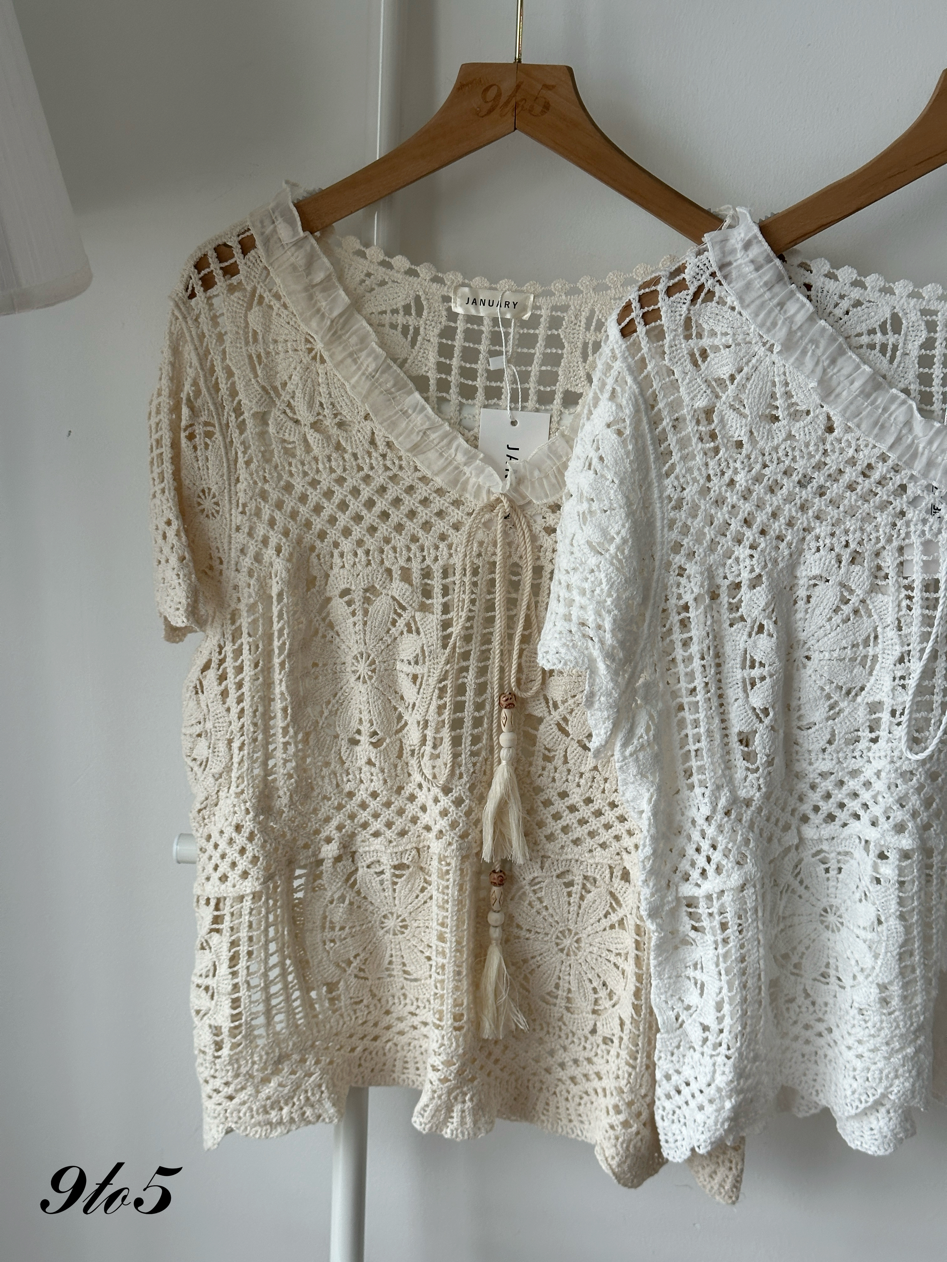 T4271 Ruffle Collar Crochet - Beige & White