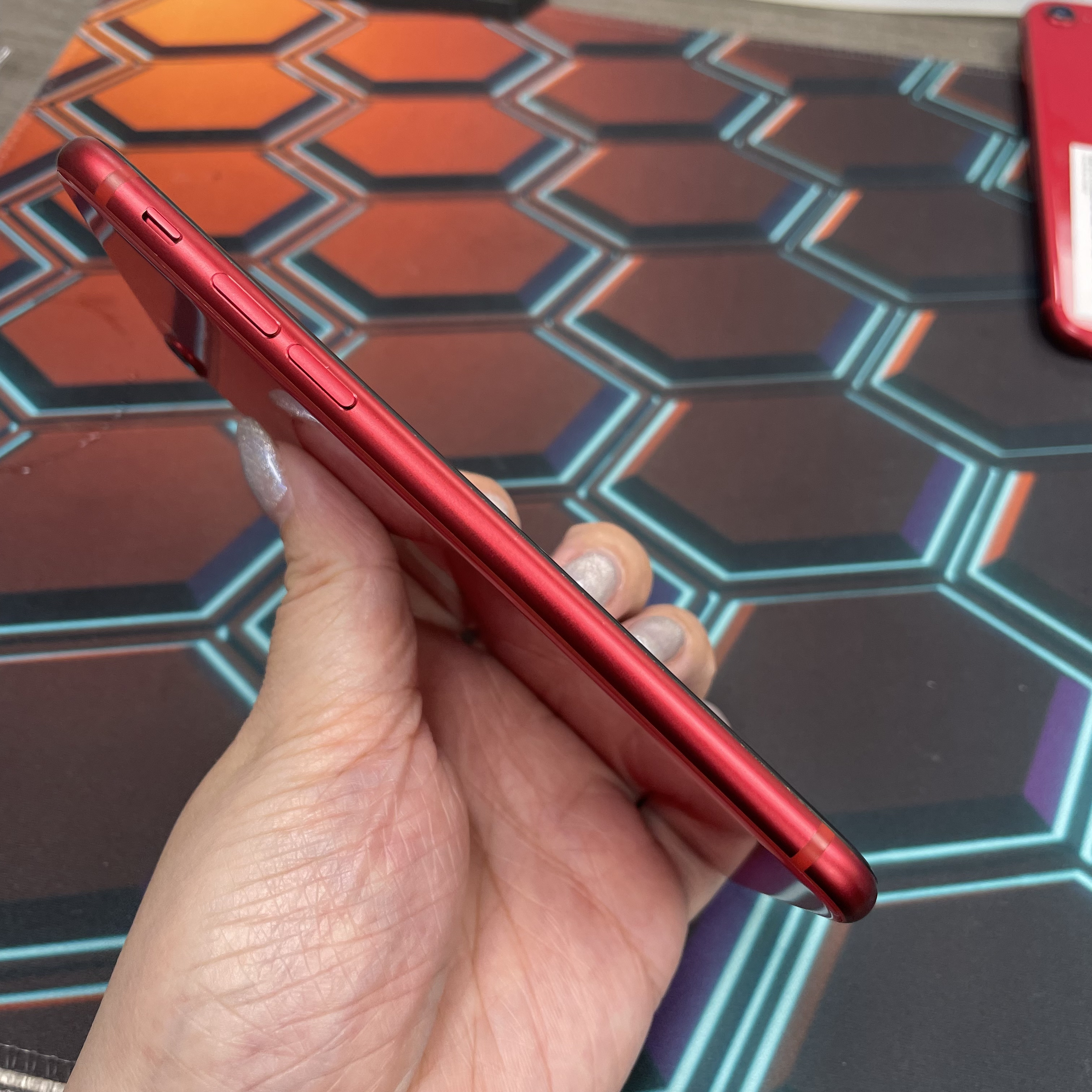 *7042 SE 2 完美機 128GB 電74 紅色 red