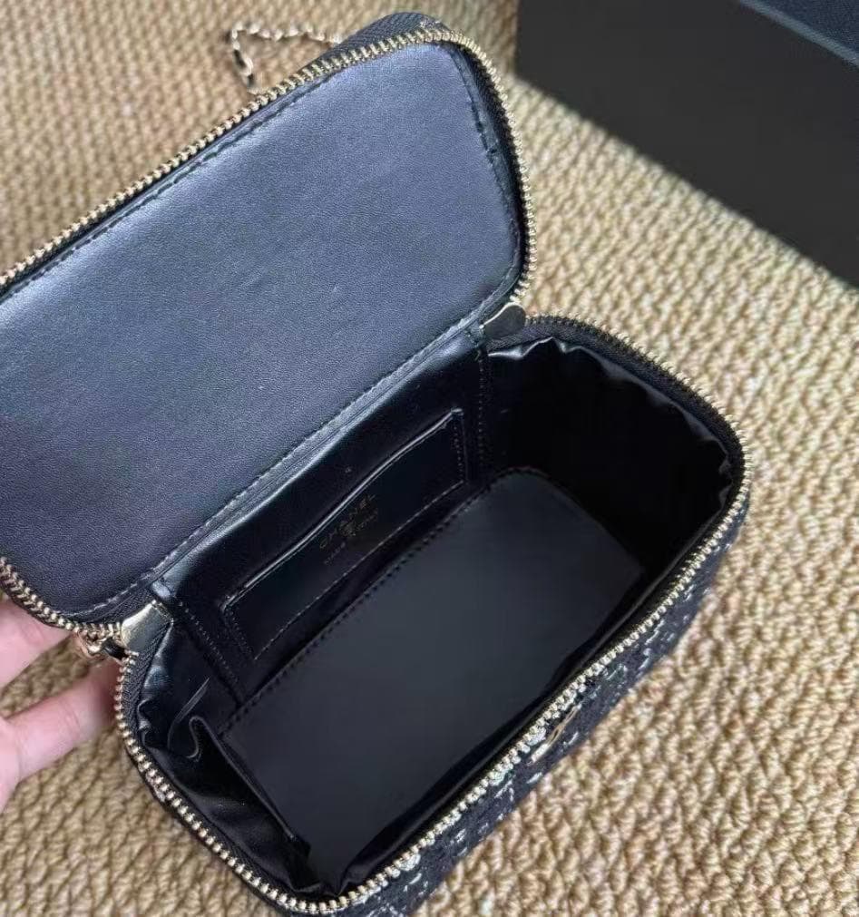 預訂 Chan**el VIP Gift 專櫃贈品粗花毛呢小香風盒子包 連禮盒 