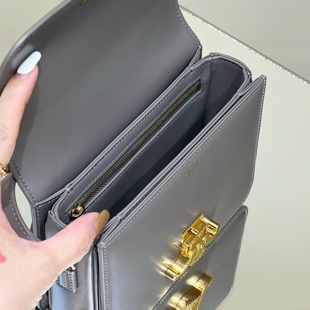 🔥大货实拍图 𝗖𝗘𝗟𝗜𝗡𝗘 ♥ 𝗧𝗘𝗘𝗡 𝗧𝗥𝗜𝗢𝗠𝗣𝗛𝗘 型号：188423 中号尺寸：22.5*16*7cm 小号尺寸：18.5*14*6cm