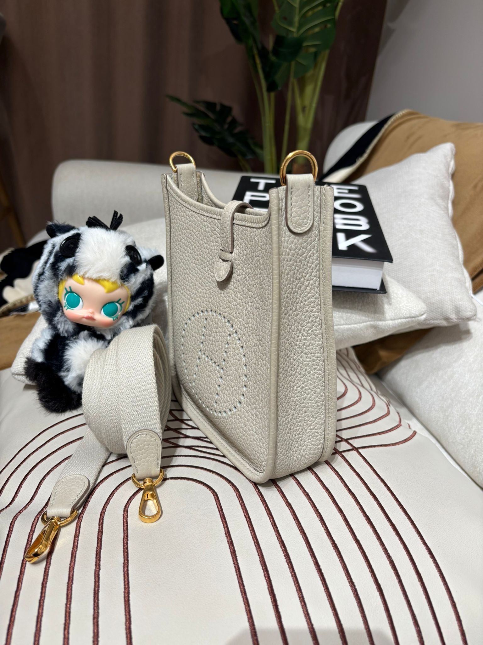 Hermes mini evelyne STAMP U 8L beton 冰川白 100%Authentic ,95%new ✅dust bag 