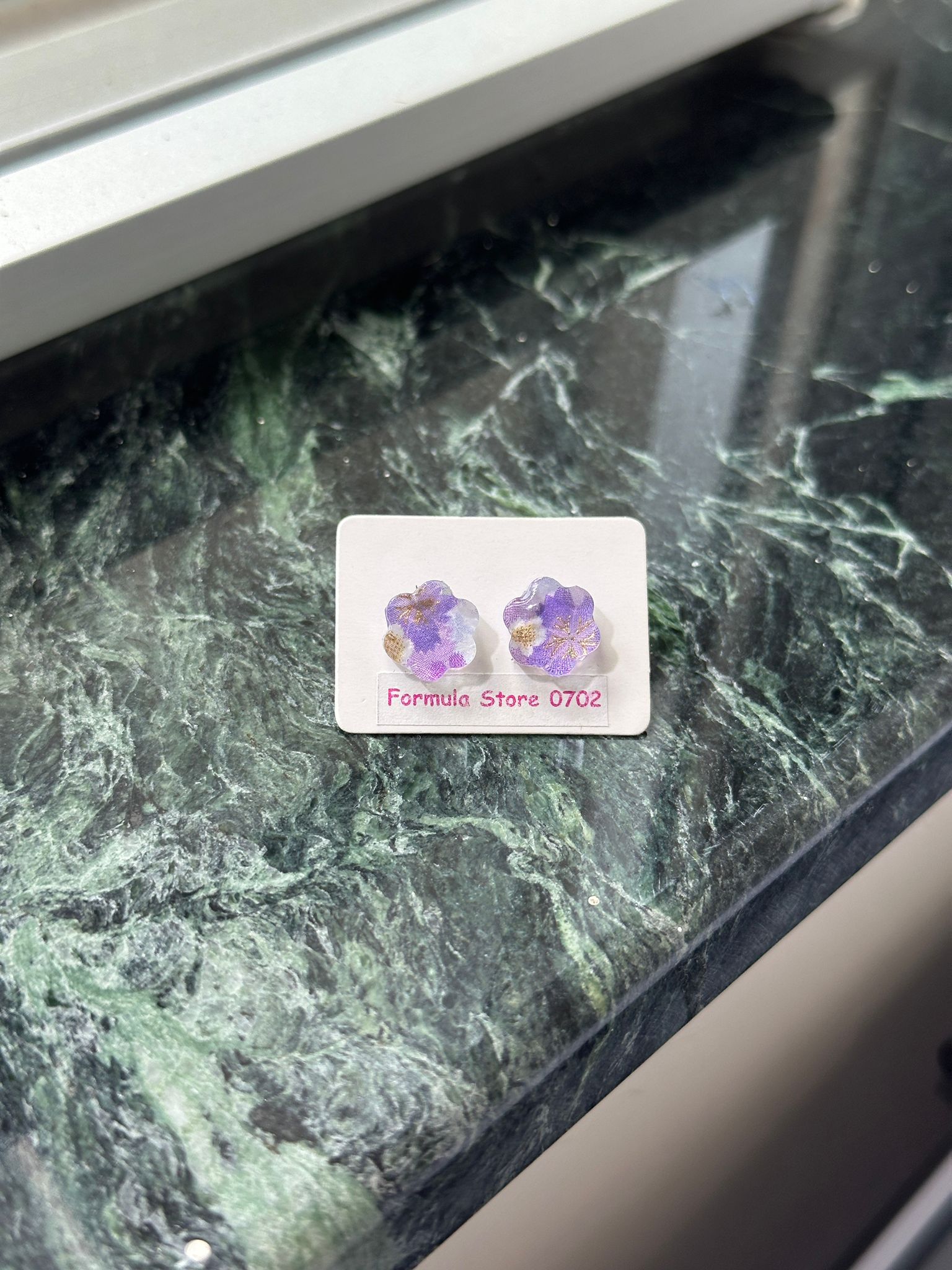 貓咪造型耳環－花花款－淡紫色+白色和紙
