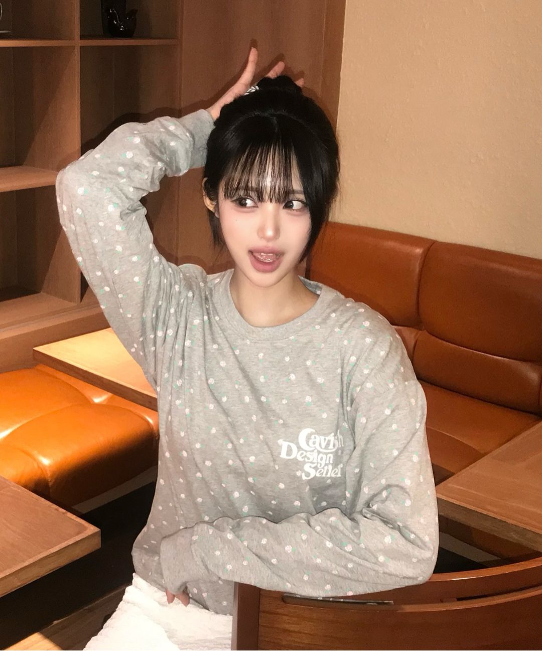 🇰🇷訂購｜Cavish 26SS｜FLOWER SELLER LOGO LS TEE  2色 