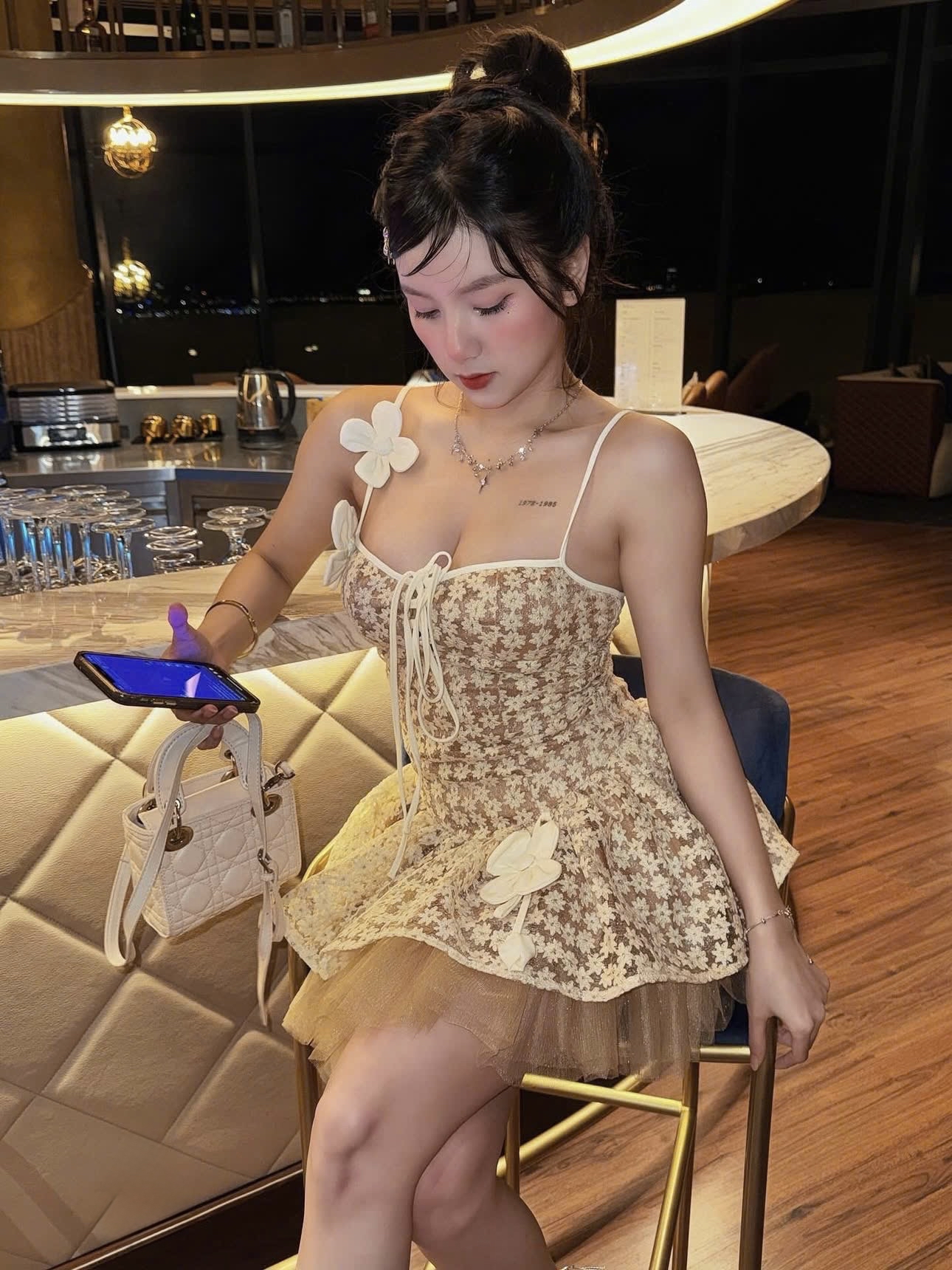 卉貼花束身迷你連身裙