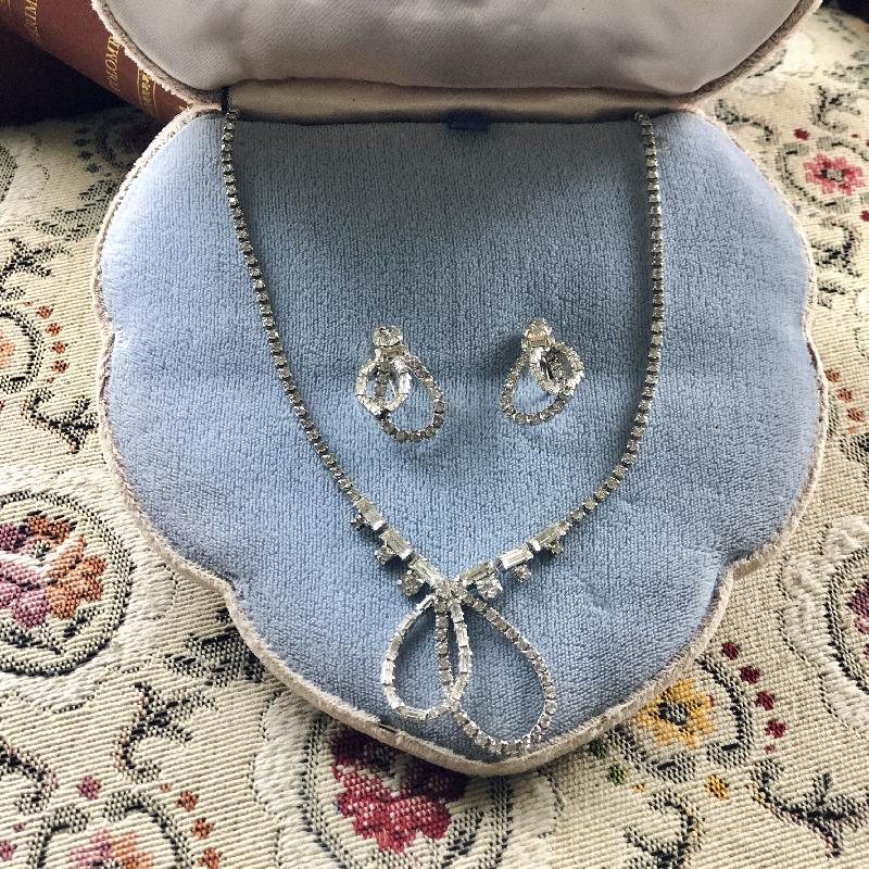 C.a. 1950s Phyllis Original Double Leaf Crystal Necklace and Earrings Set in Original Velvet Box (MT1732)