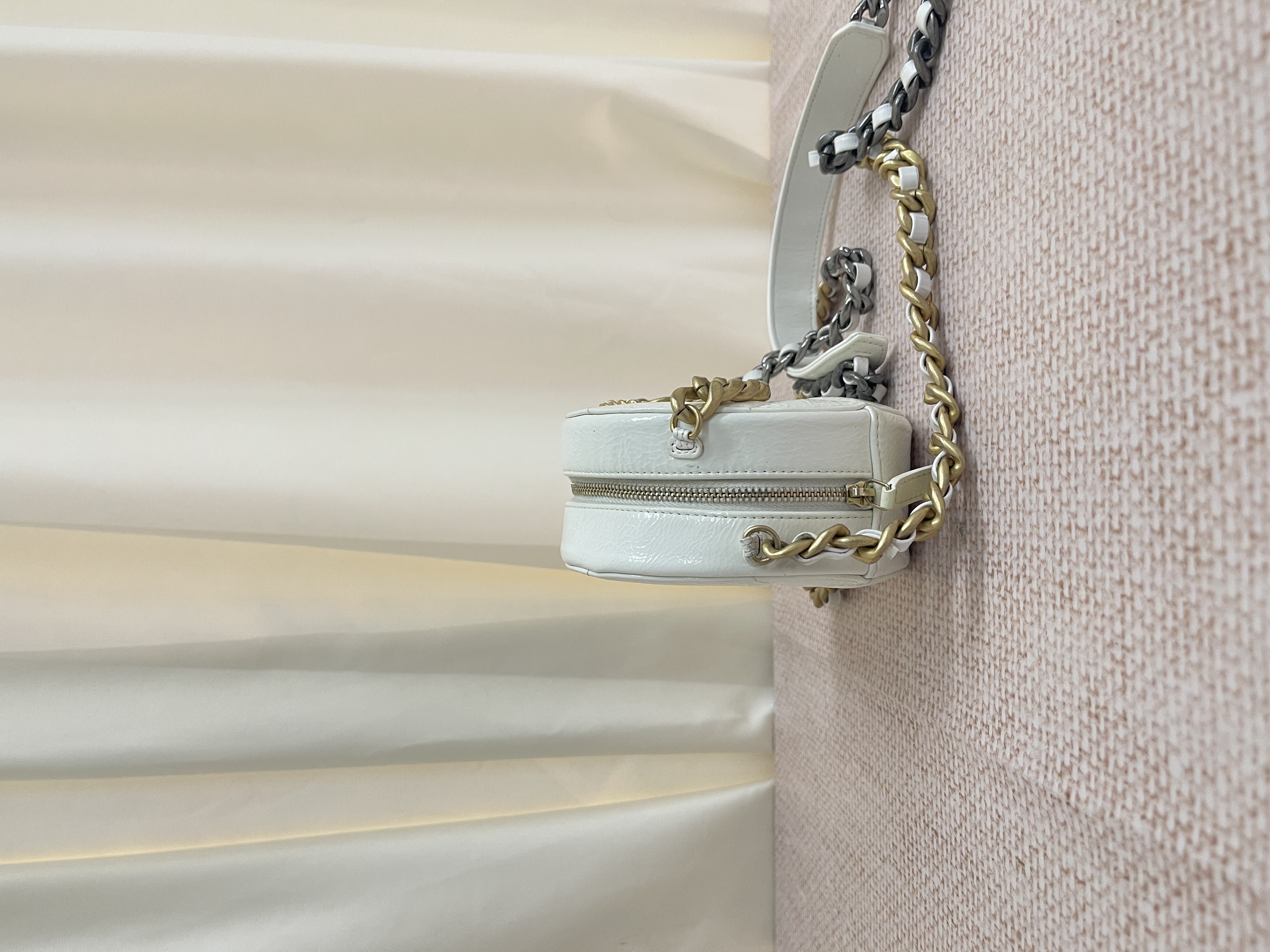 Pre-owned Chanel 19 Round Clutch/ Product Code: 26040551 