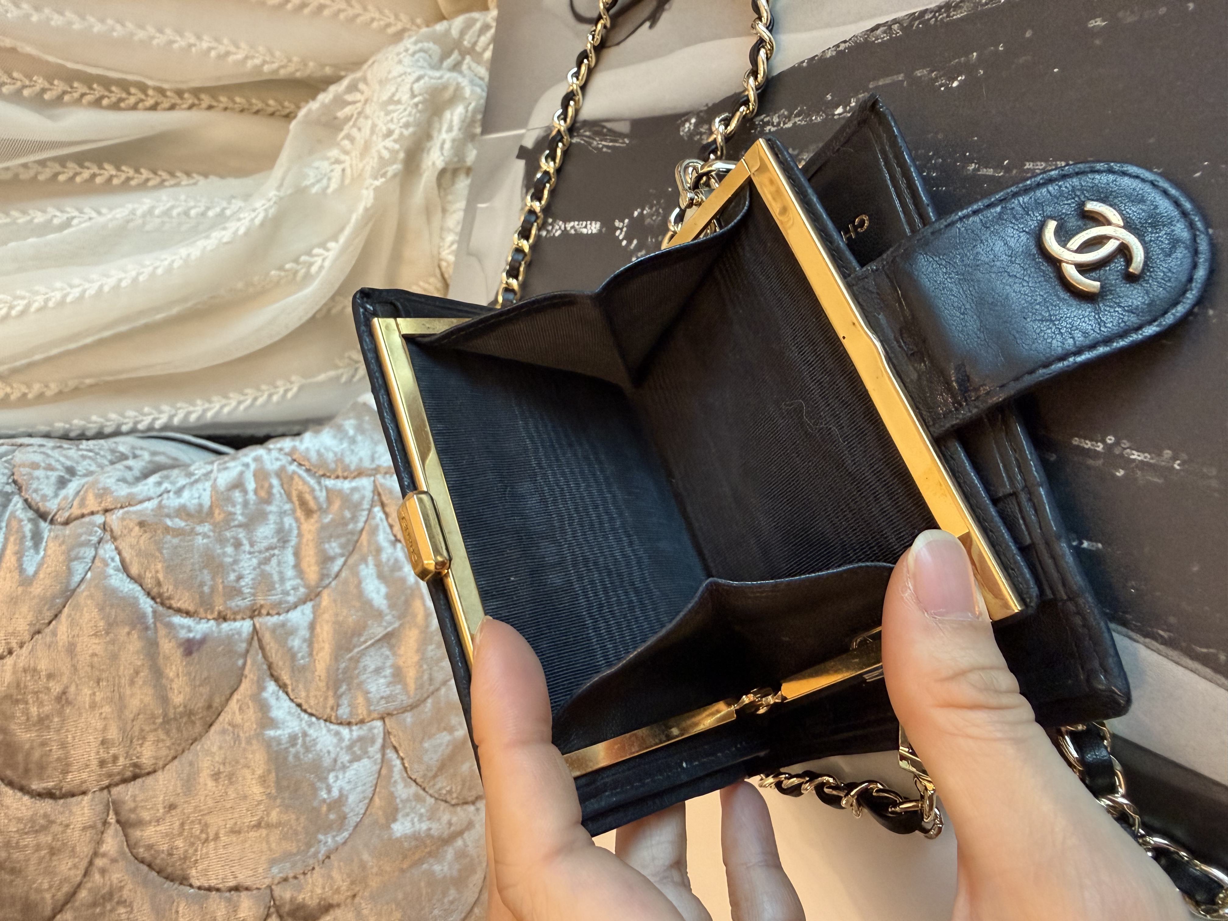 Vintage chanel black leather short wallet