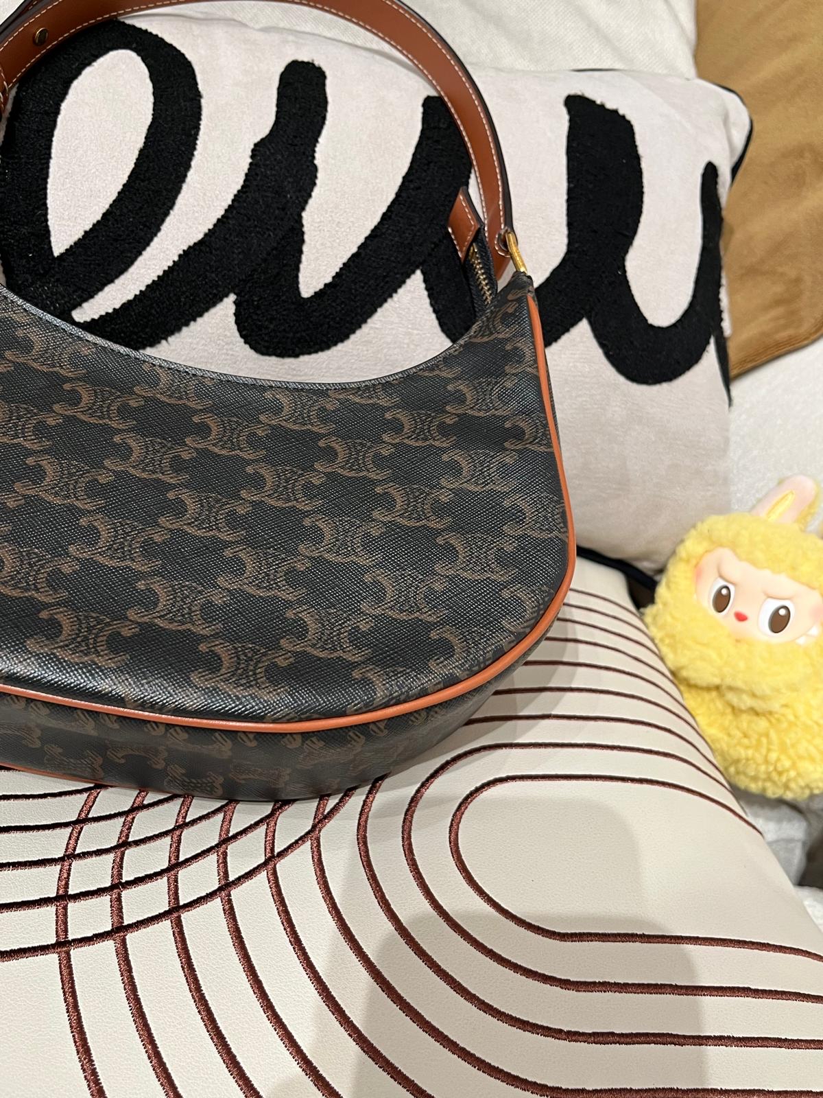 Celine Ava medium hobo 100%Authentic, 95%new