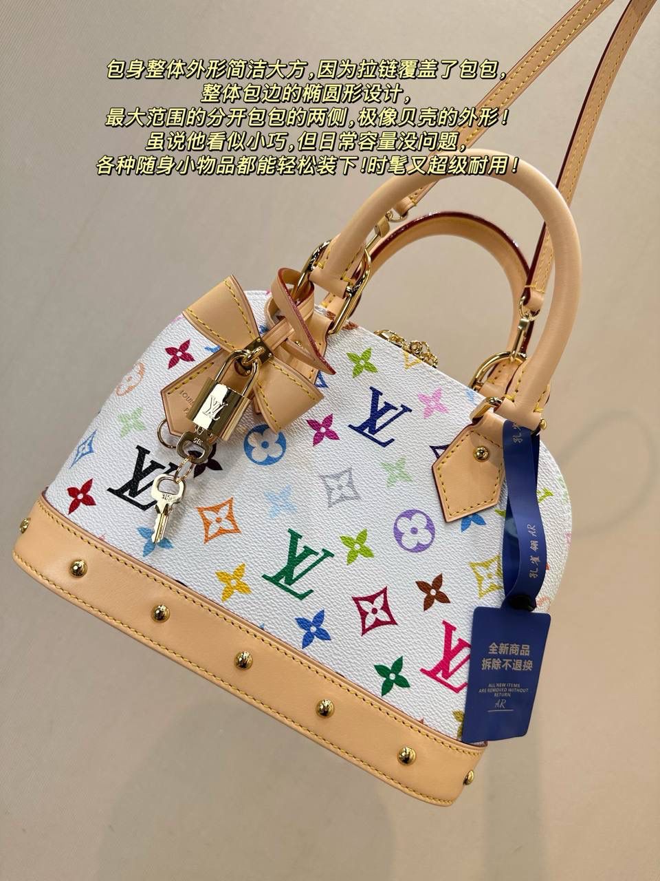 LV白三彩贝壳包👜✨ Alma 的大小加上贝壳包型， 配这个白三彩真的刚刚好 💕 拼皮比例很美， 蝴蝶结＋金色小锁， 又复古又少女，越看越爱 ✨ 📏 尺寸：19 × 13 × 9 cm