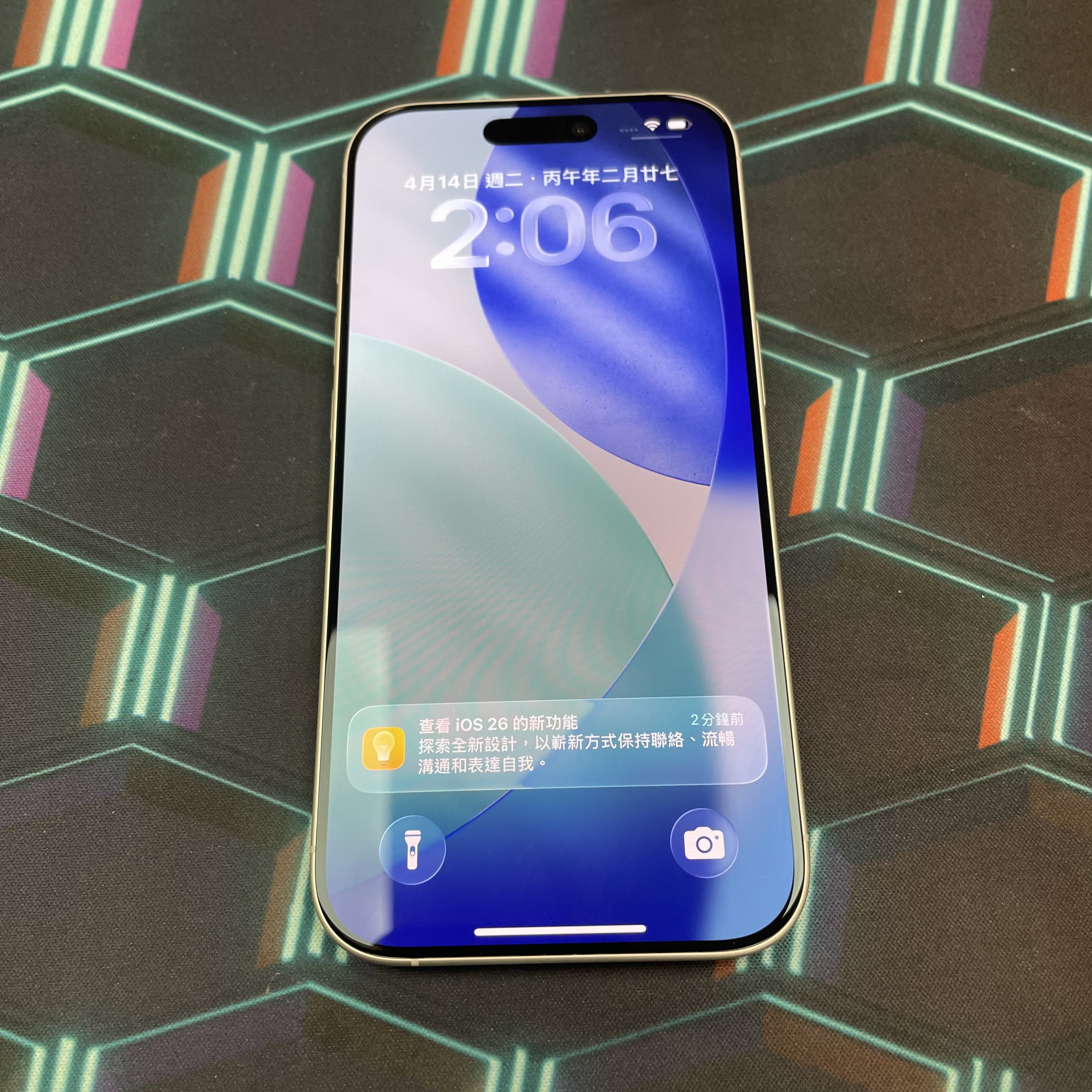 *6318 17 完美機 256GB 電100 白色 white