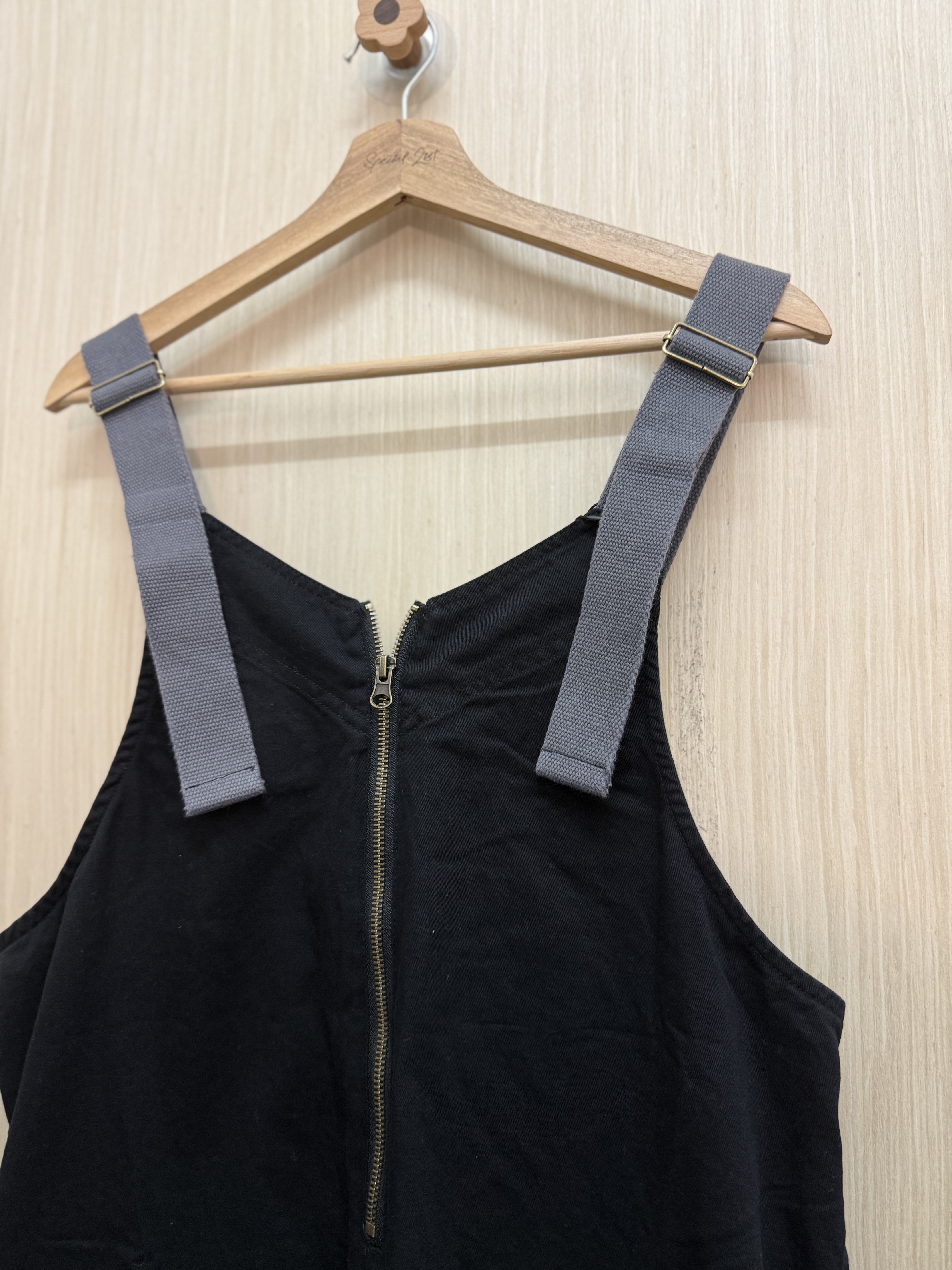 撞色肩帶工人裙（黑𝐱灰）