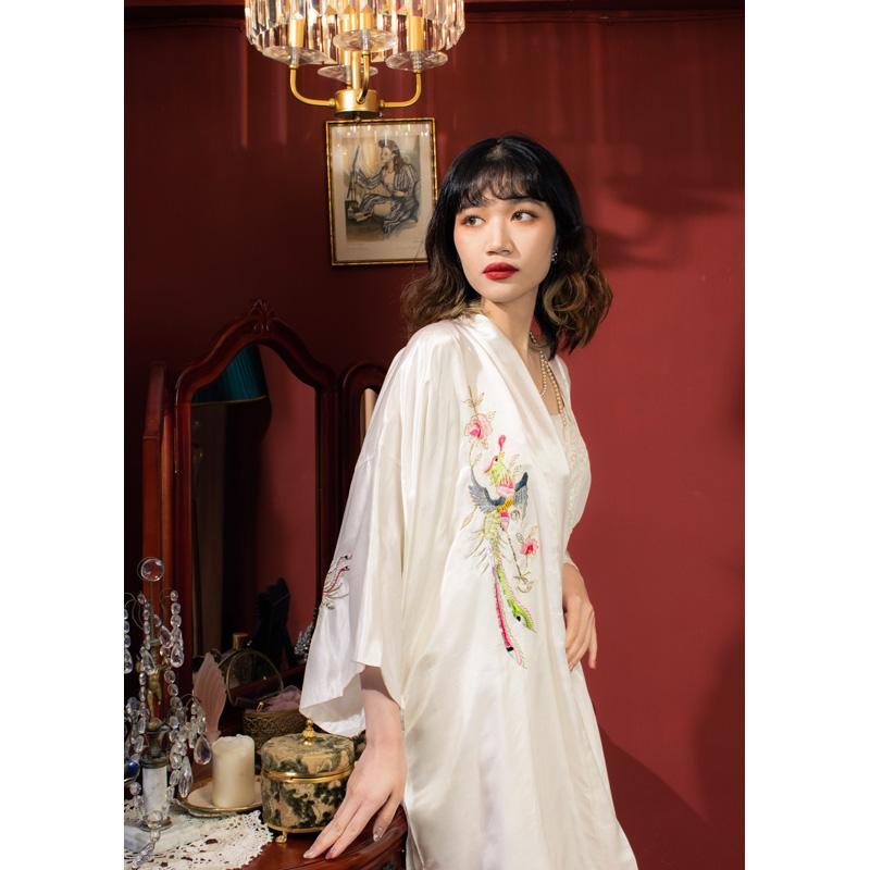 Vintage c.a. 1990s Made in China Hand-Embroidered Silk Bathrobe NEW OLD STOCK- Short Robe/Dragon