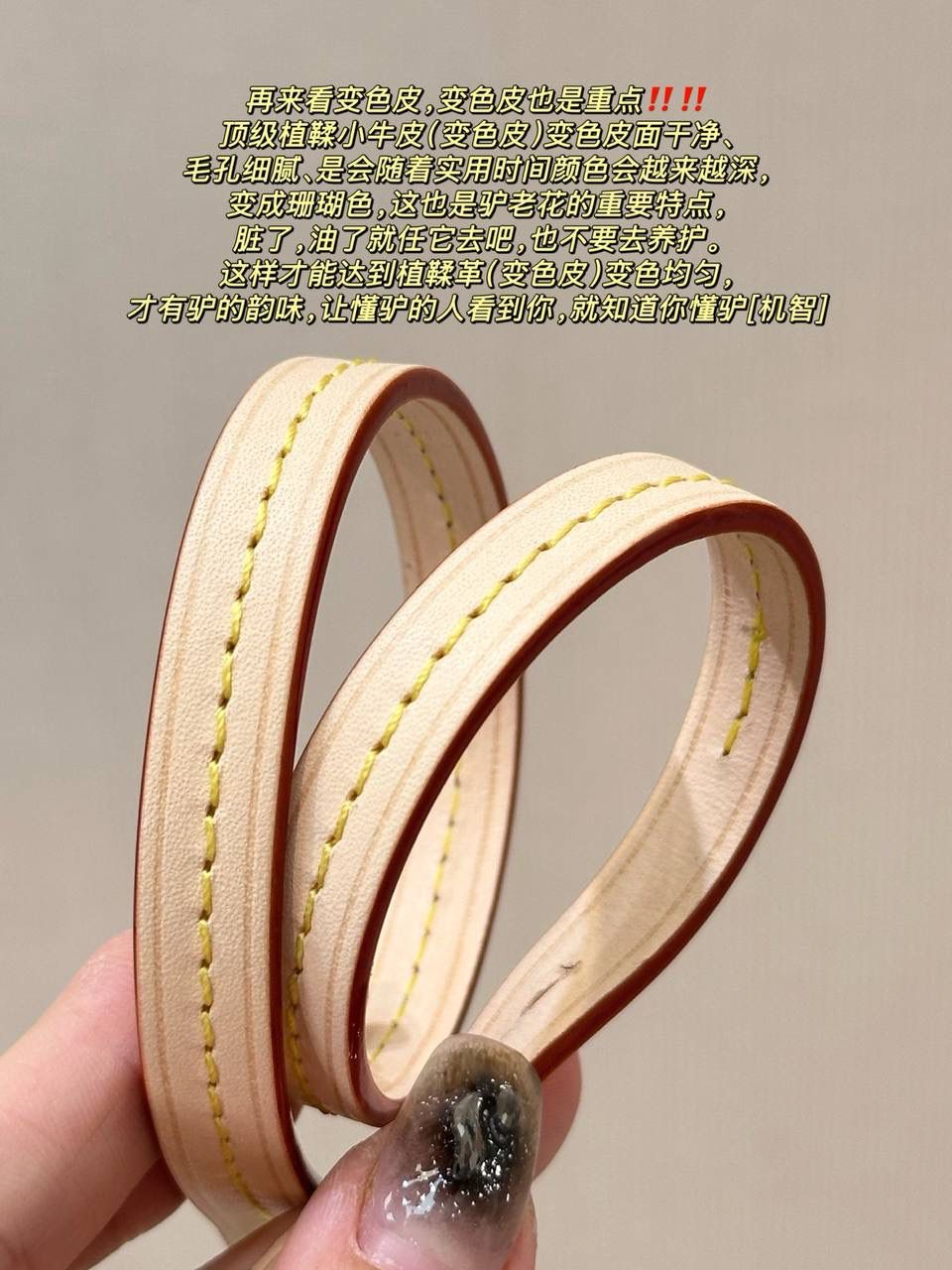 LV白三彩村上隆合作款麻将包来了👜✨ 刘亦菲都爱的白三彩麻将包！有被惊喜到！这小东西真的太得我心了。白底上点缀撞色的三彩老花，真的有被这个配色嗲到！ 这款包虽然小，但是五金非常多，全钢五金的成本你们都懂的！咱家的lv牌，只做顶级版，所以用料、做工、包型都没得挑了～配全套包装发货，实用与颜值并存的神奇爆款🔥🤟🏻 尺寸：22-13-4cm