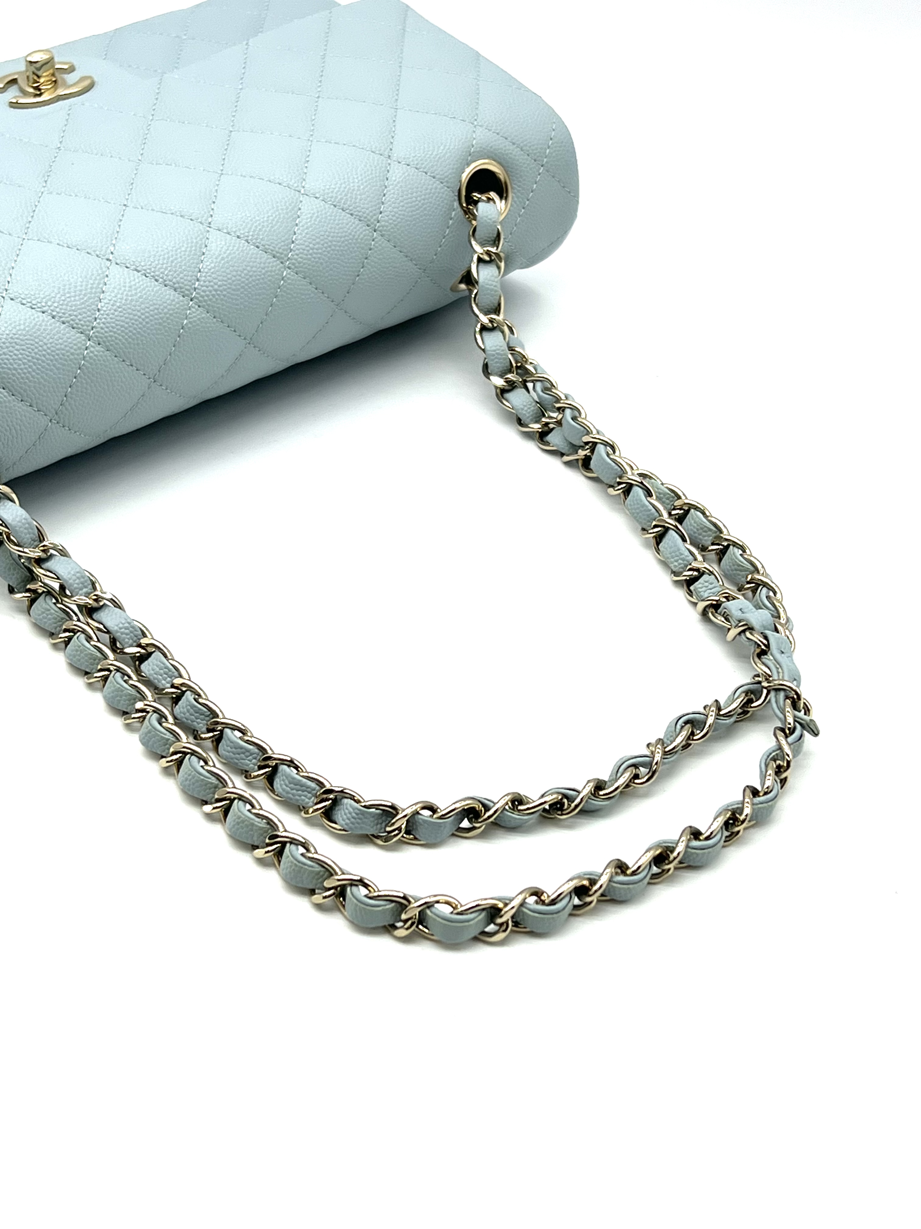 Chanel Small Classic Flap Handbag / Product Code: 26031707