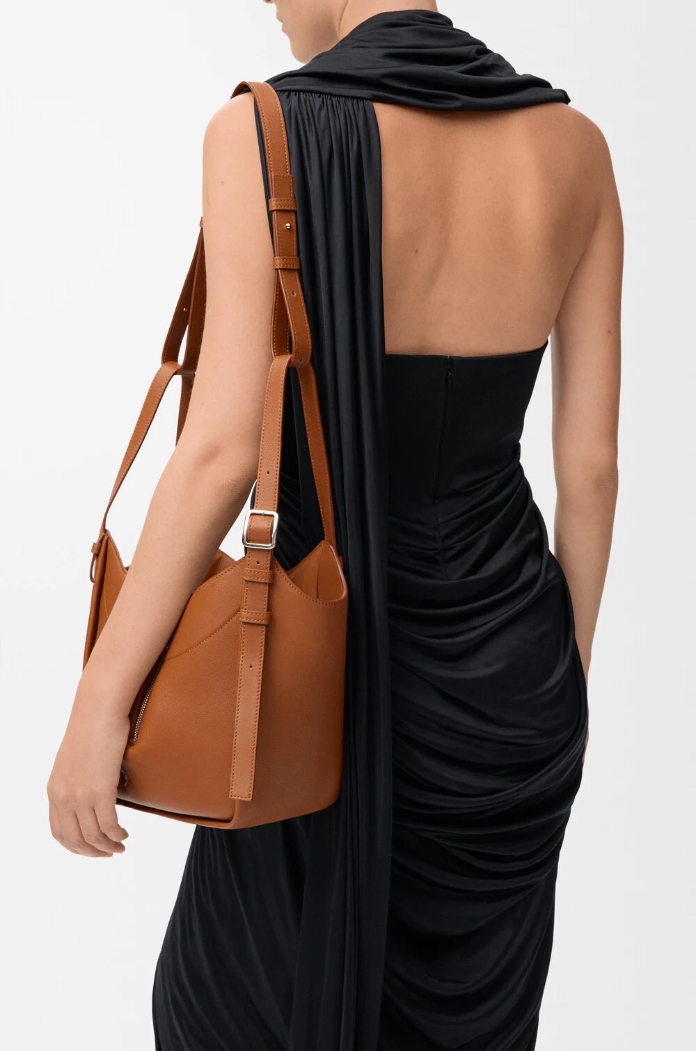 Loewe 女士 HAMMOCK 单肩包均码码22.5cm*15cm*22cm 