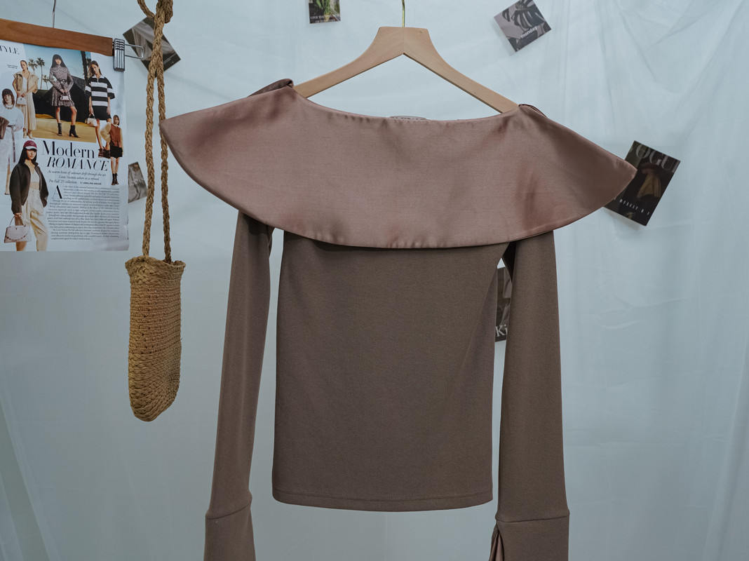 Vintage-Inspired Long Sleeve Knit Top with Statement Collar ‖ 复古感翻领设计长袖针织上衣 KR019071407