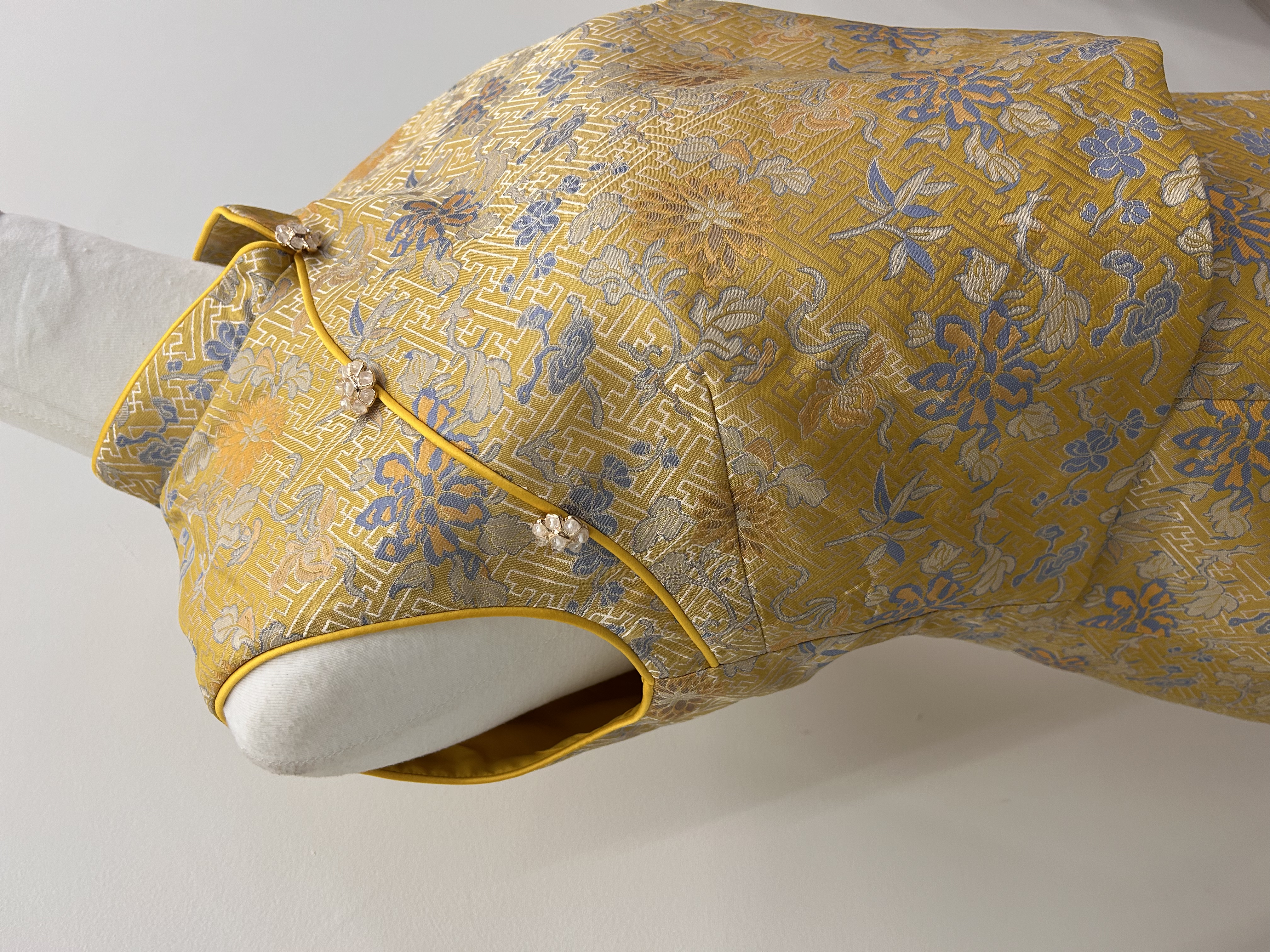 569.WB Retro Floral Sleeveless Qipao