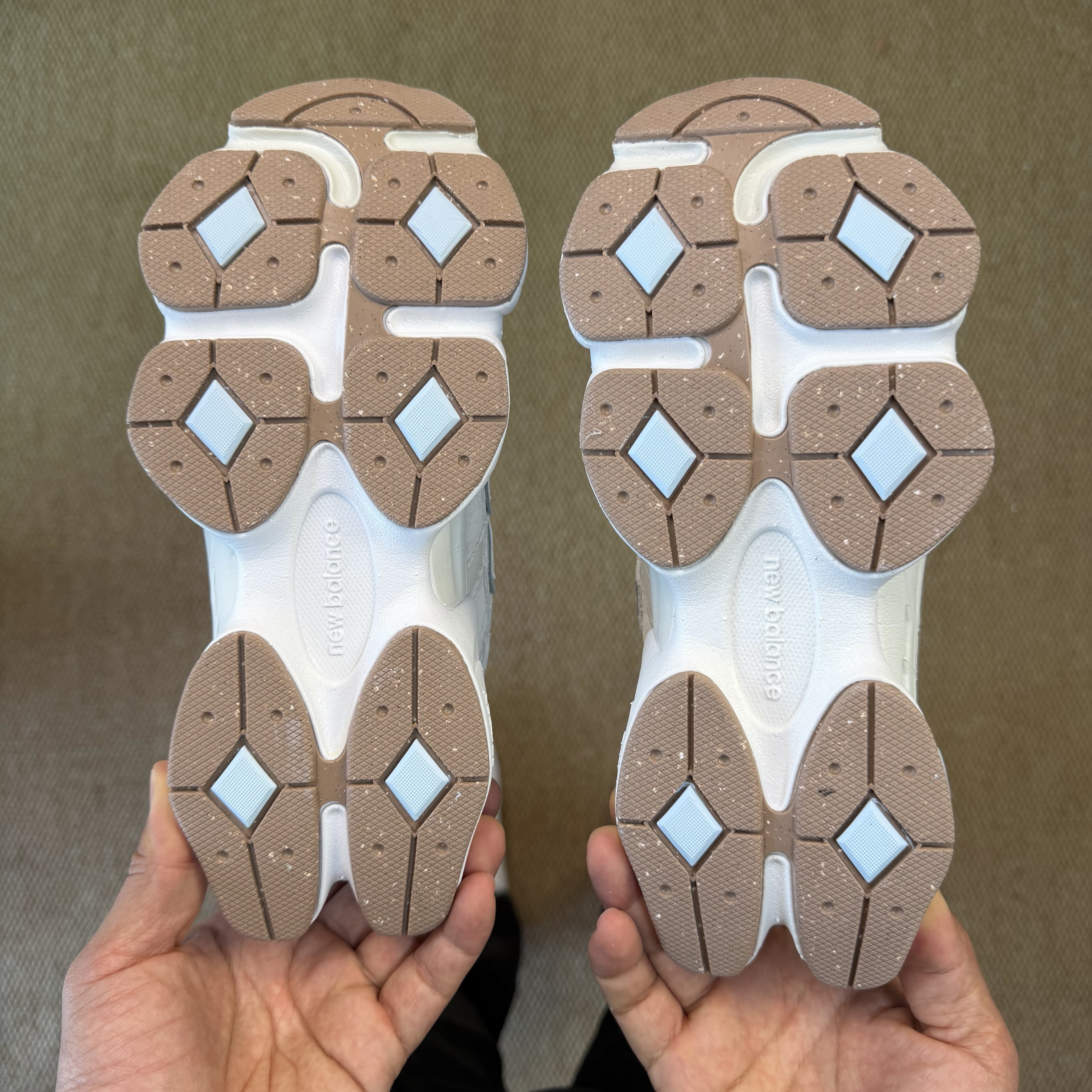 New Balance 9060 U9060AUA