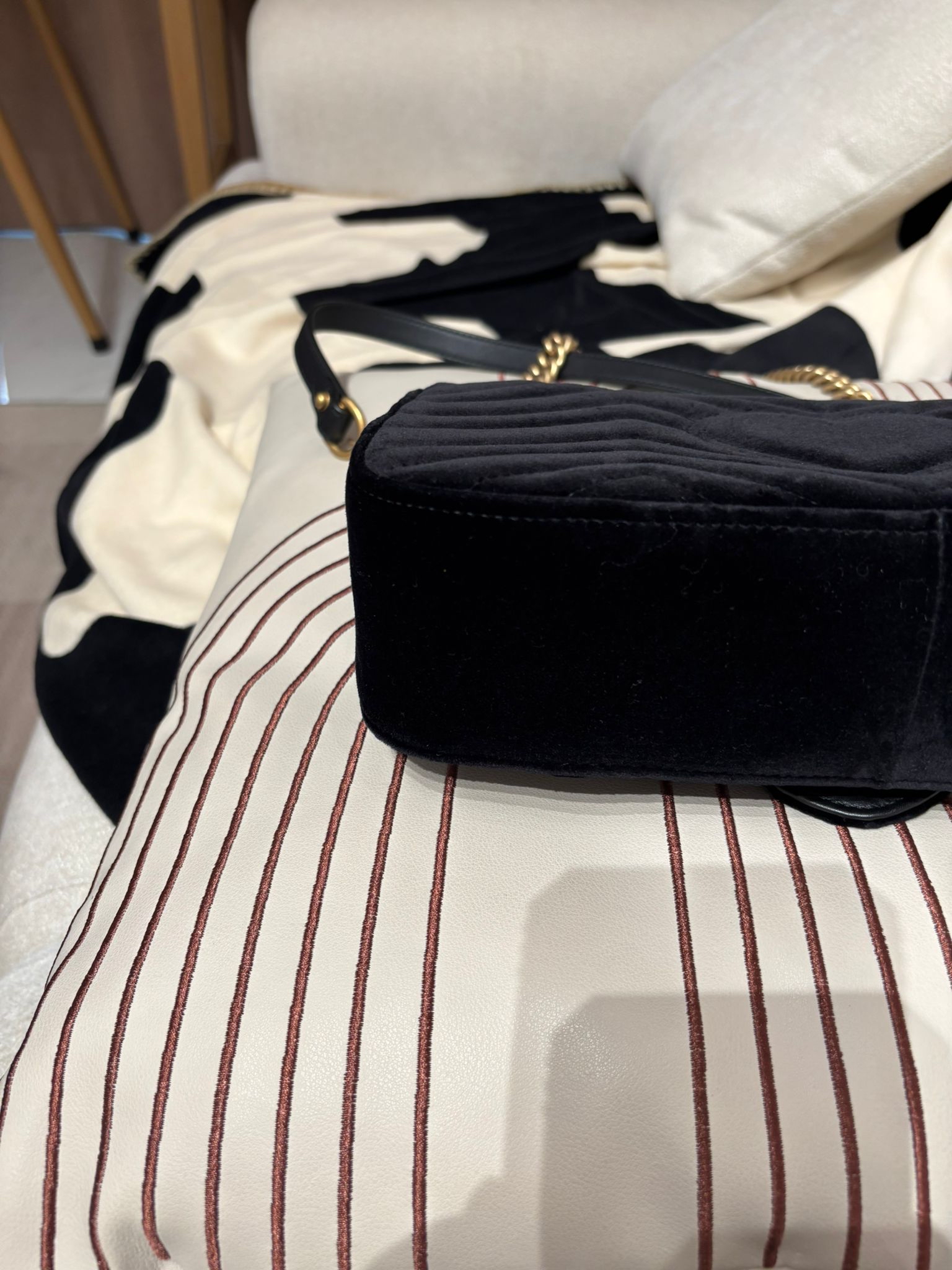 Gucci gg marmont flap 26cm velvet  100%Authentic ,98%new ✅tap ✅dust bag  