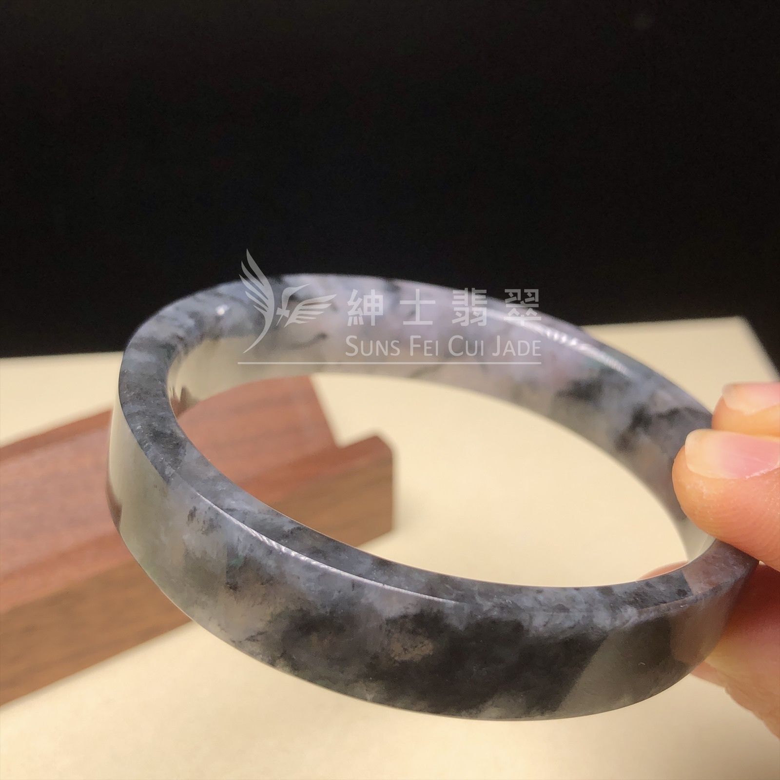 山水烏雞方貴妃鐲54.7mm C06241