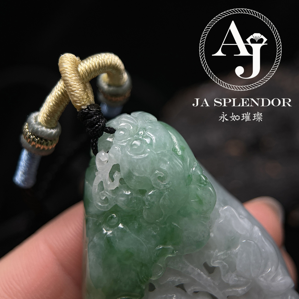 JN-3366 天然翡翠A玉 大師級鏤空精雕俏色春彩雙魚福壽映荷吊墜