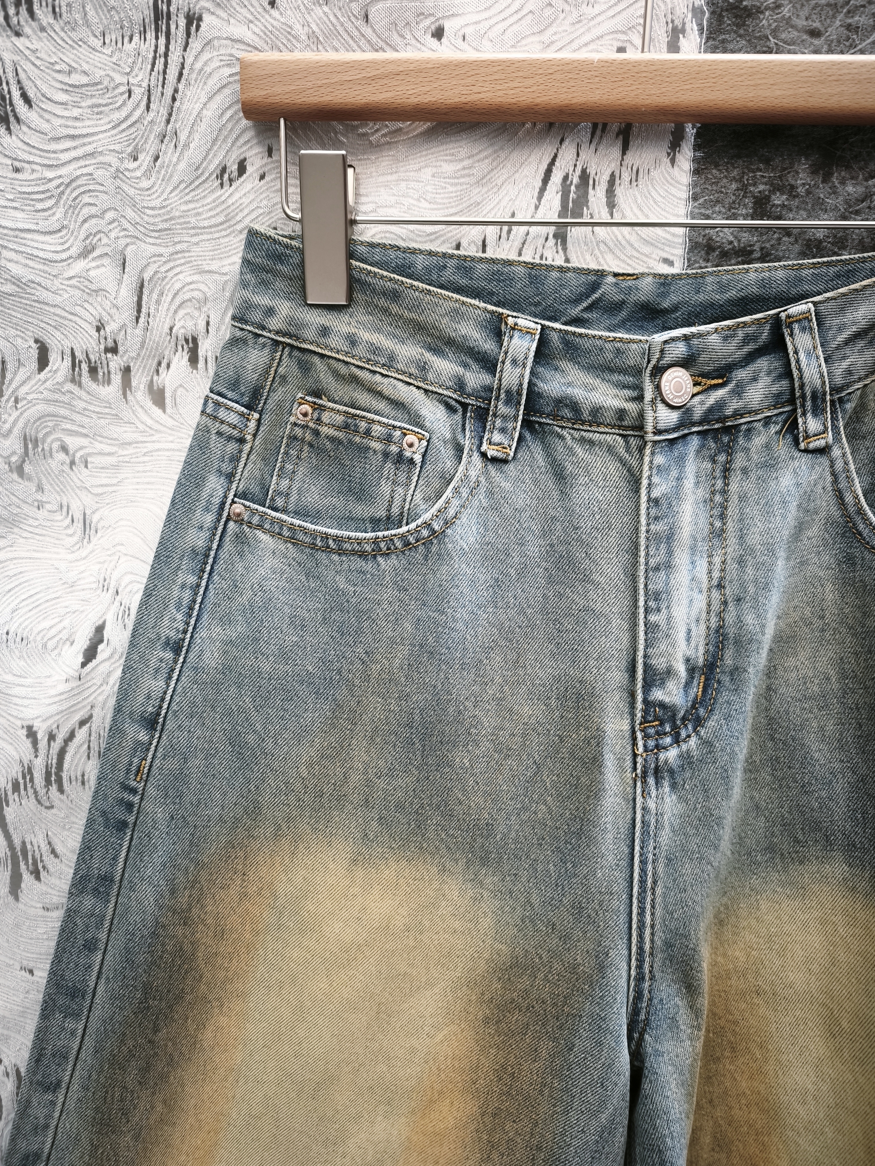 做舊色七分牛仔褲