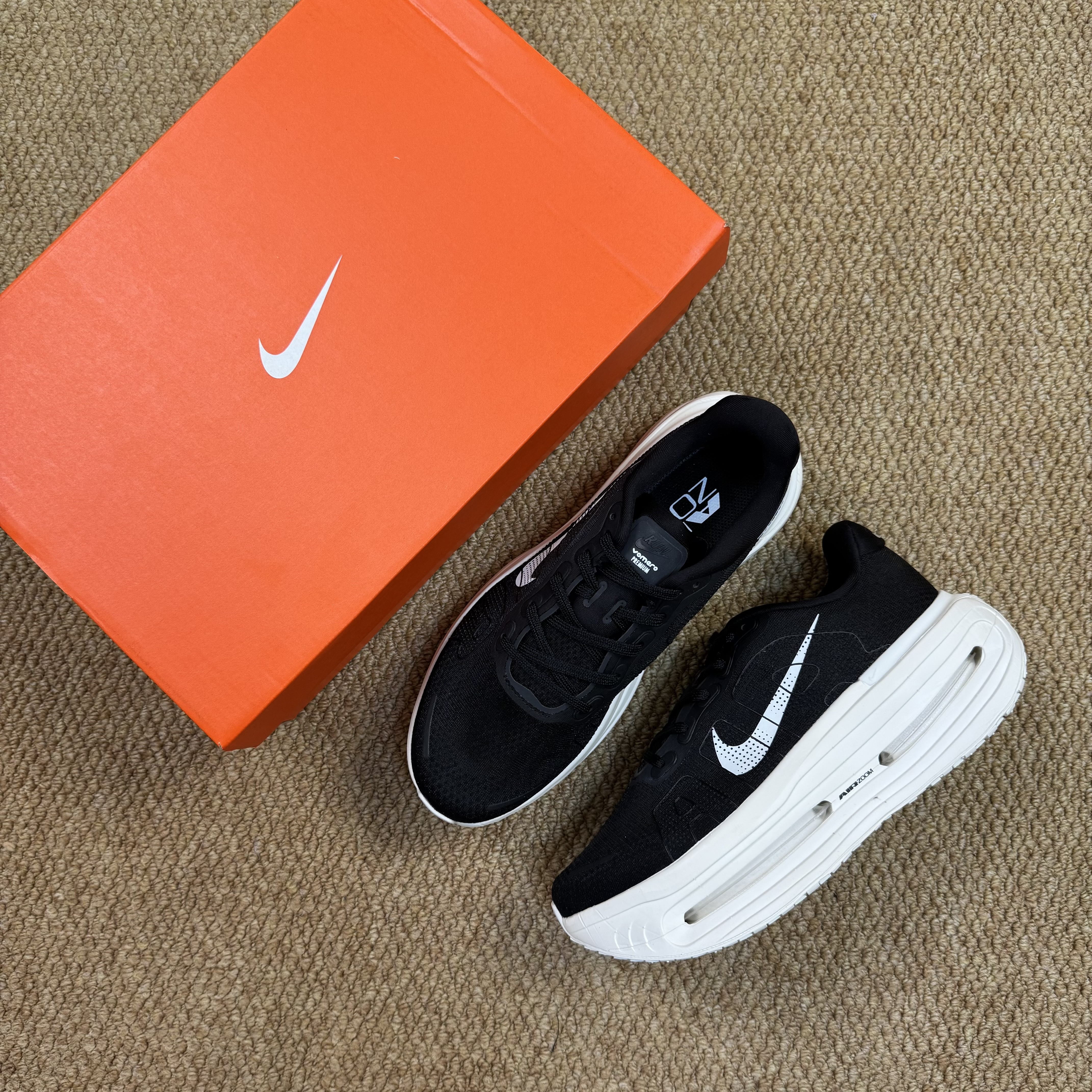 Nike Vomero Premium HQ2050-007