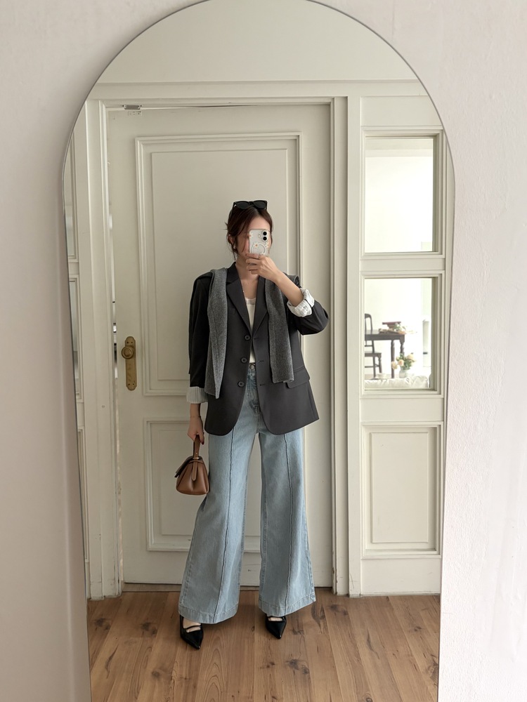 The Seamline Wide-Leg Jeans