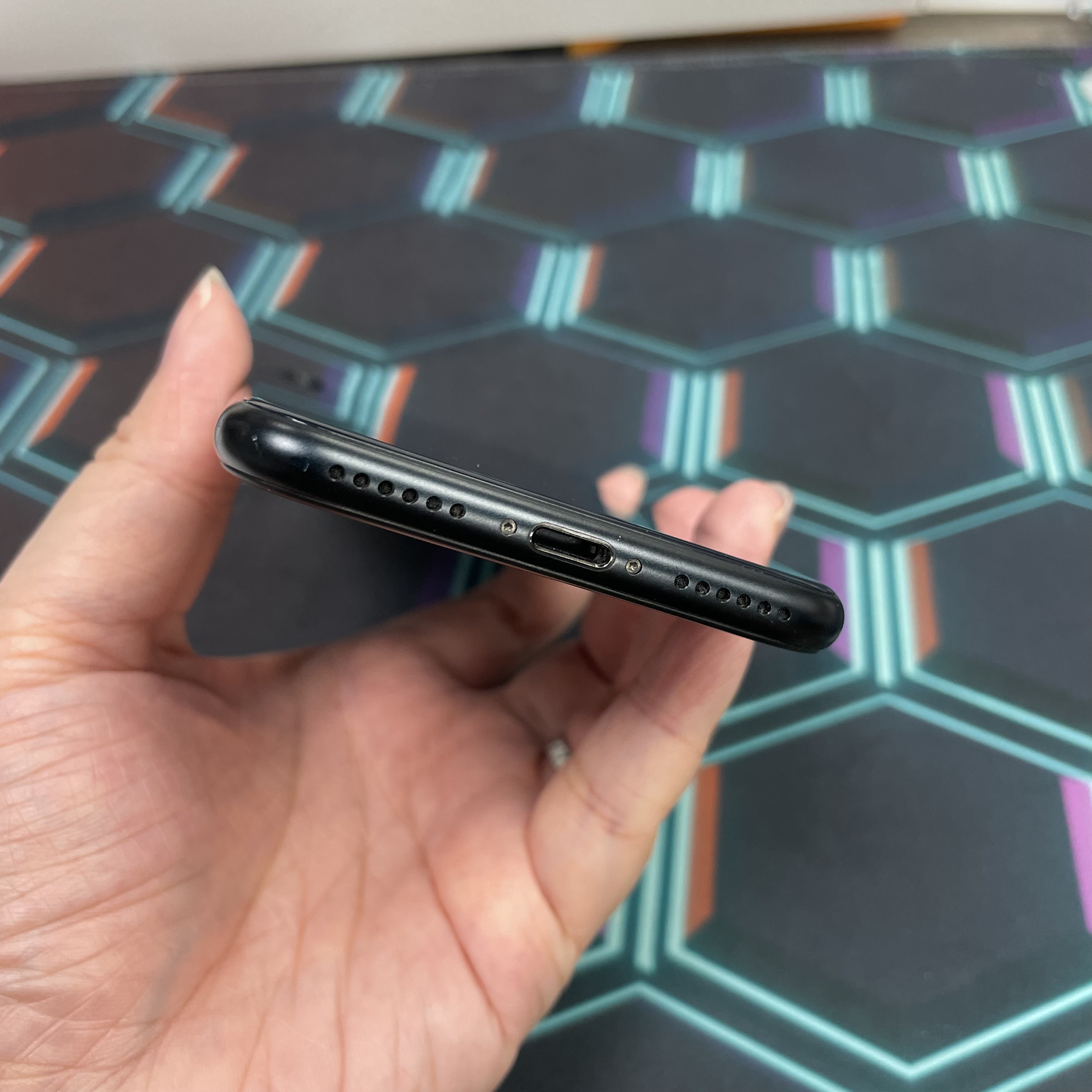 *8091 SE 3 勁靚機 128GB 電100 黑色 black