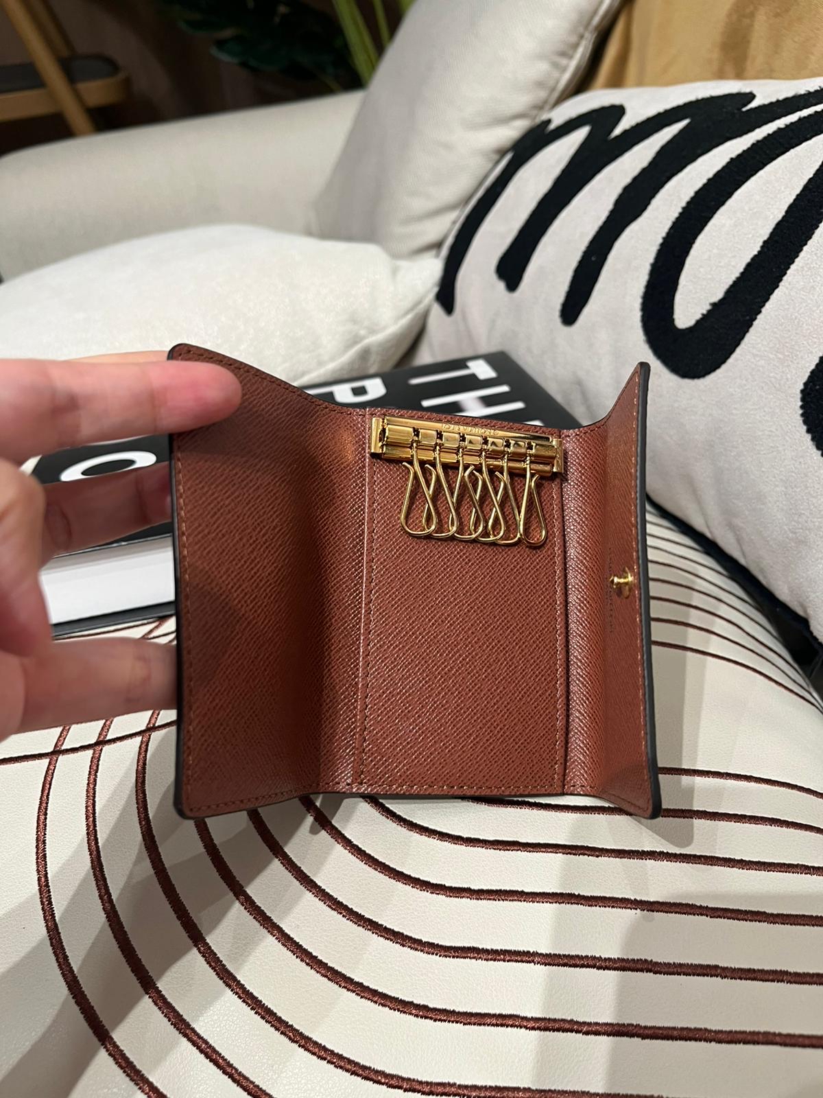 LV Key Holder Monogram 100%Authentic, 95%New