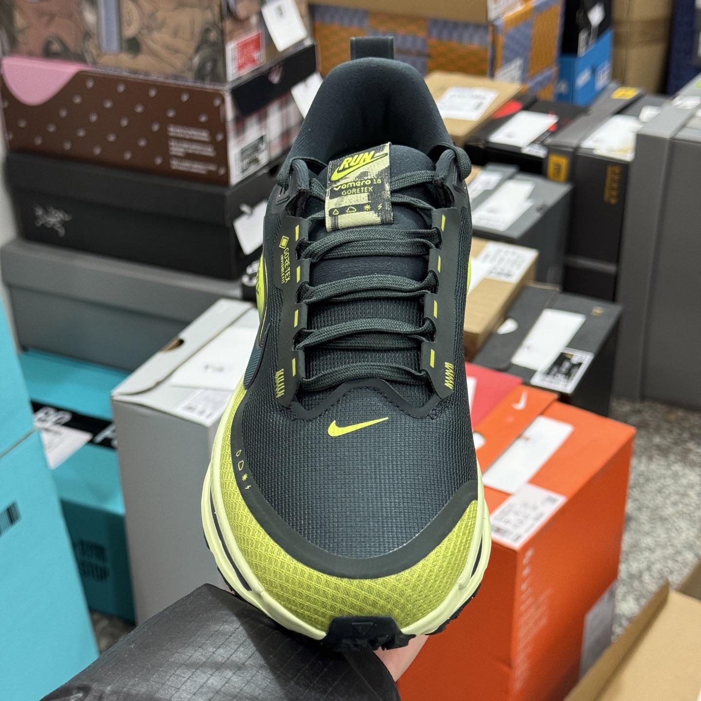 Nike Vomero 18 GORE-TEX HQ7002-300 