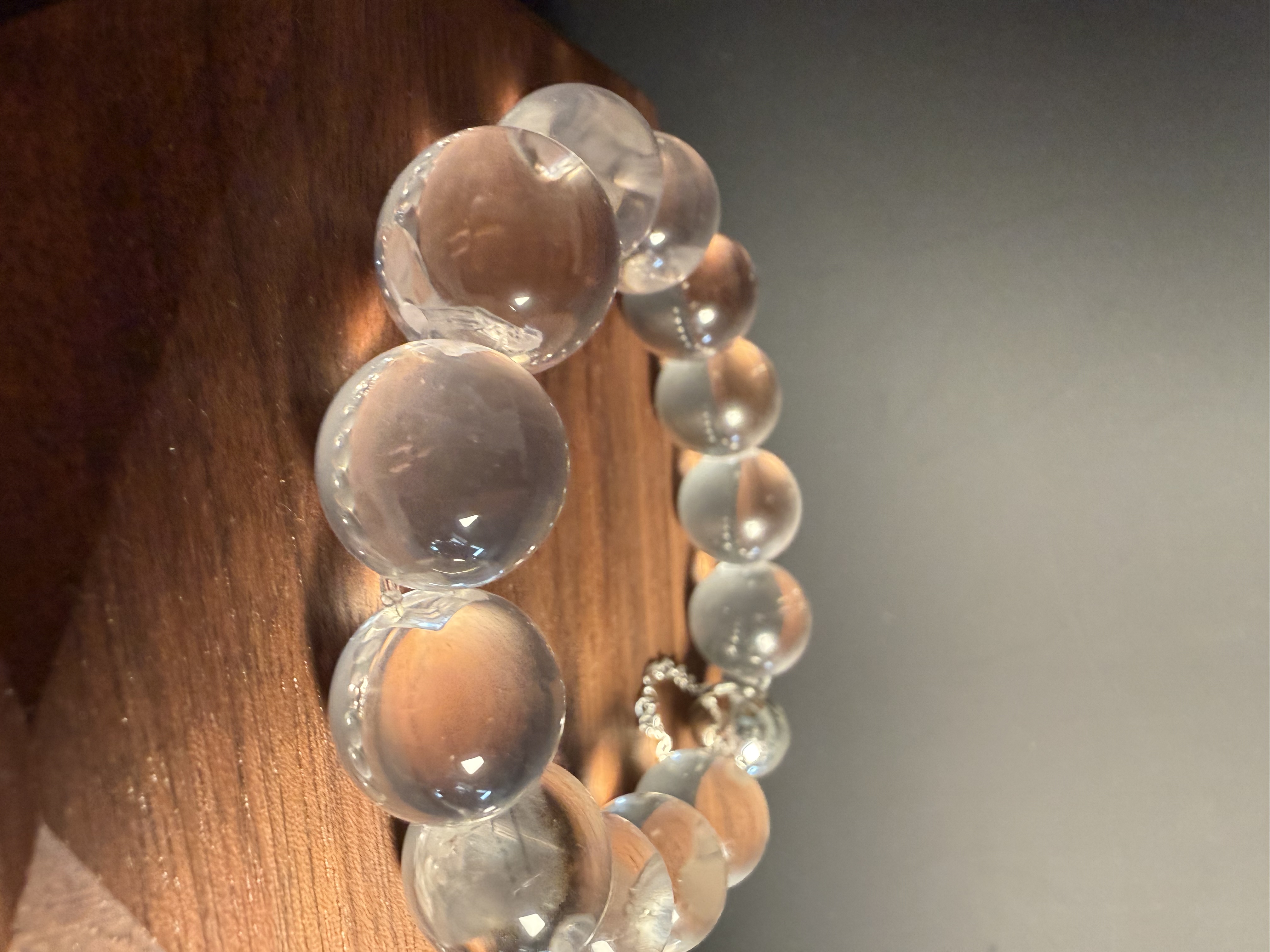牛鼻孔白水晶磁吸手串 （14至16mm） (Option 1)