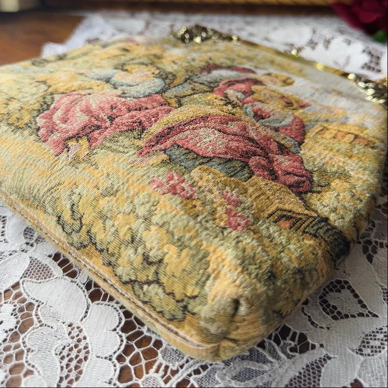 Vintage C.a. 1960-70s JR USA "Family in Countryside with a little sheep" Tapestry kisslock Bag -Two way Bag (MT2219)