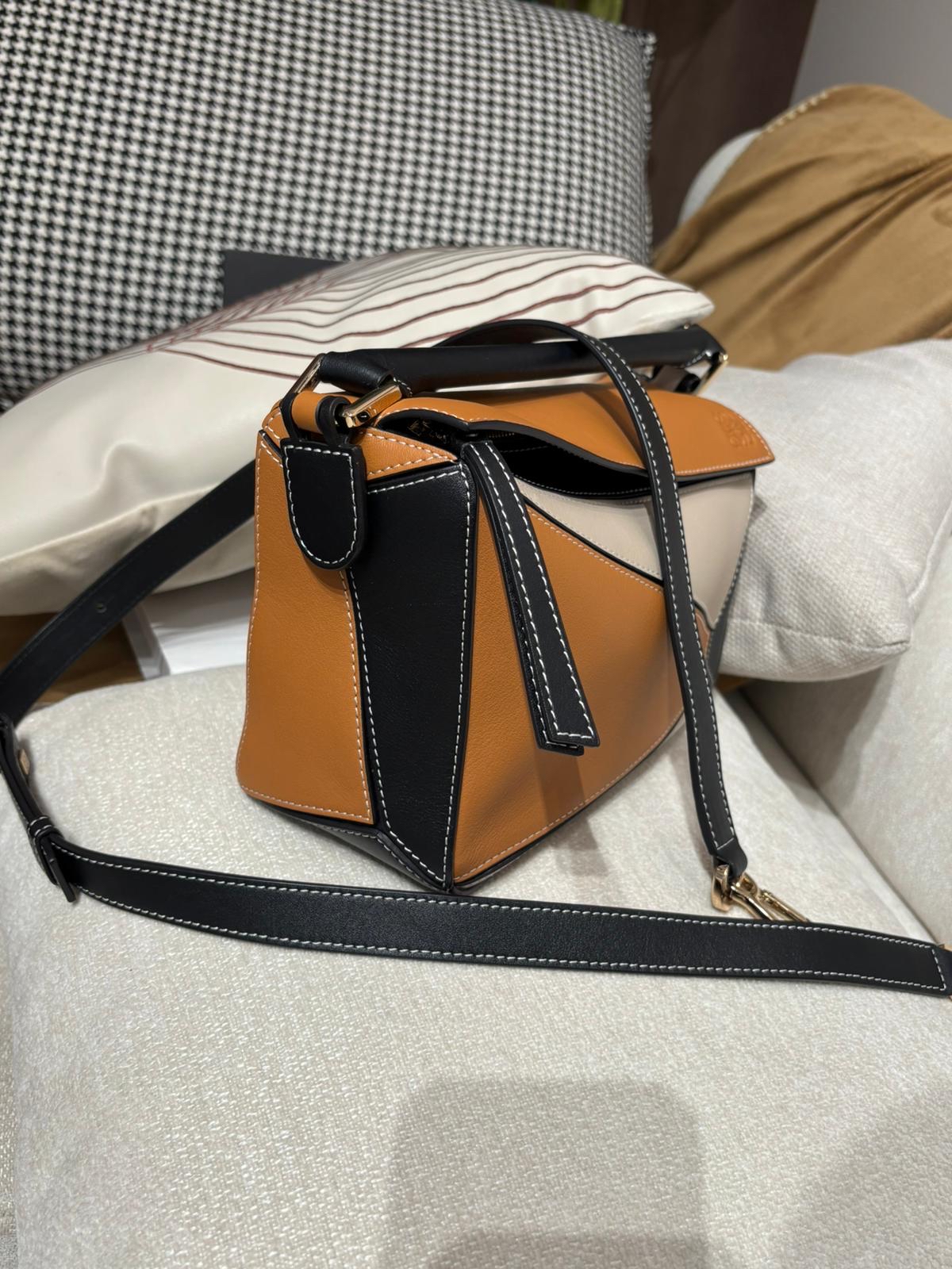 Loewe Puzzle Small 牛皮100%Authentic, 98%New ✅Dust bag
