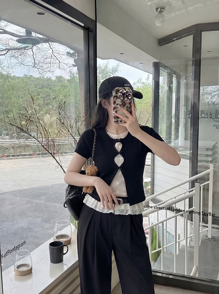 B457(3567) 韩系气质假两件拼接里碎花蕾丝下摆百褶边黑上衣
