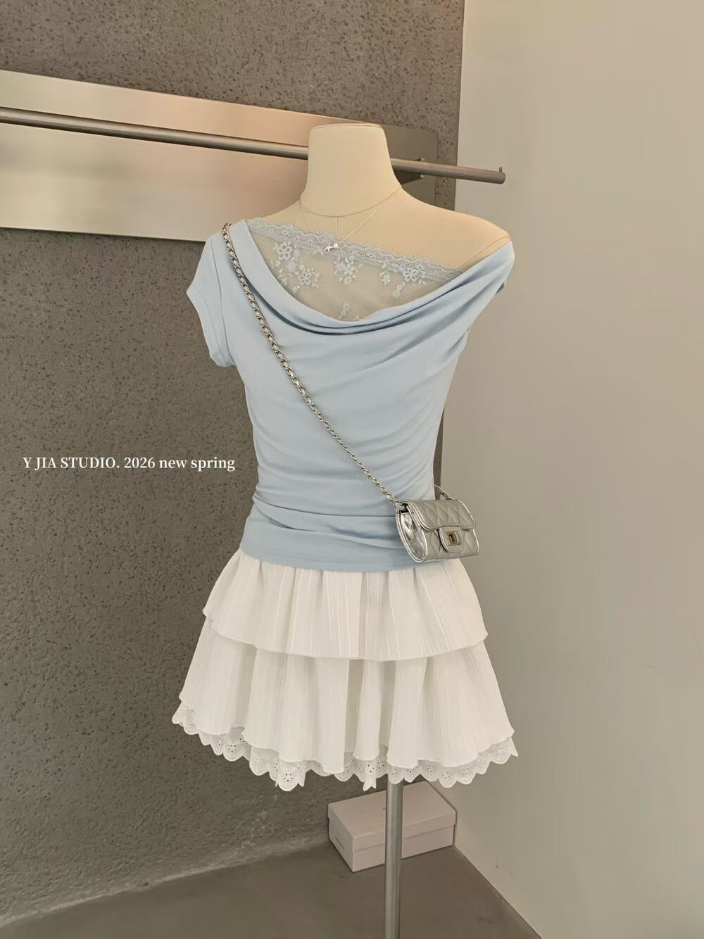 1751 Soft Mesh Cowl Neck Tee 柔感网纱荡领短袖