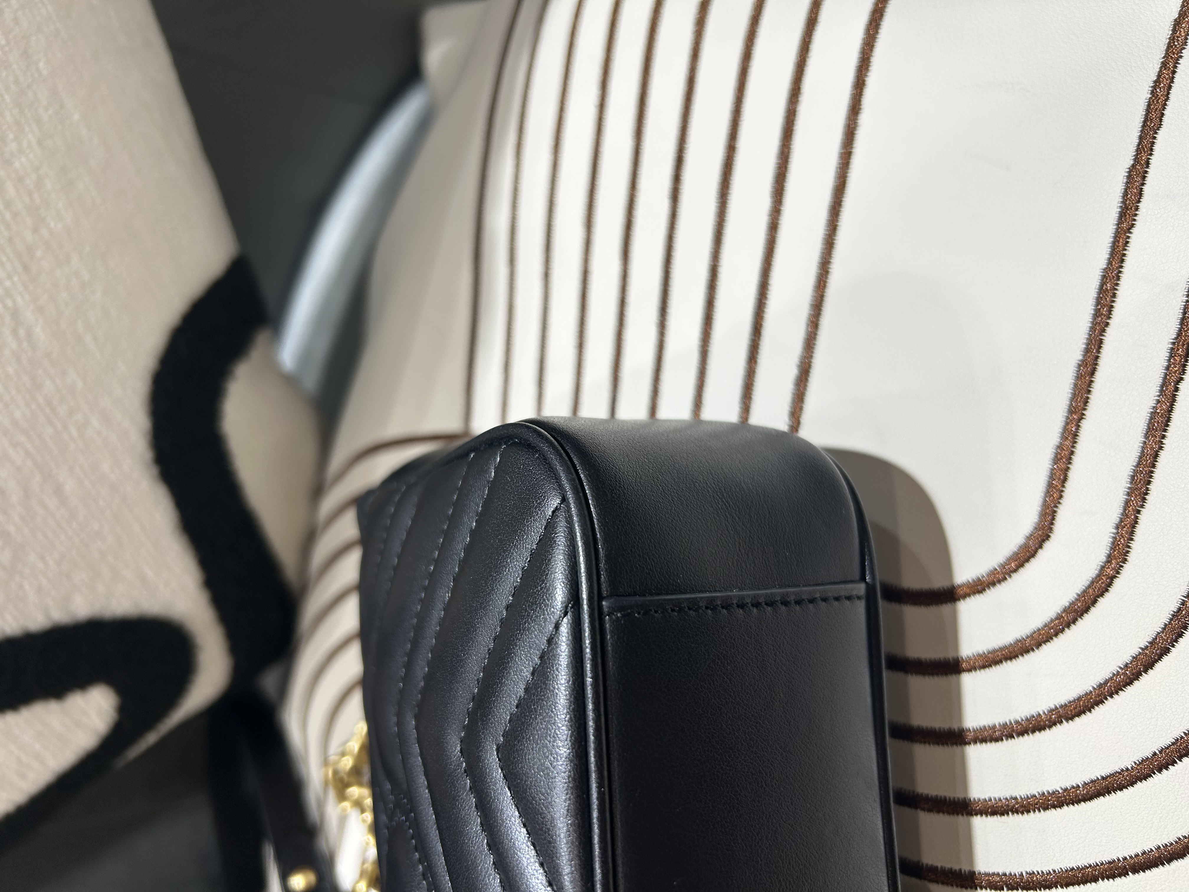 GUCCI GG MARMONT Shoulder Bag FLAP BAG 黑色牛皮金扣446744 100%Authentic, 95%New ✅Dust bag
