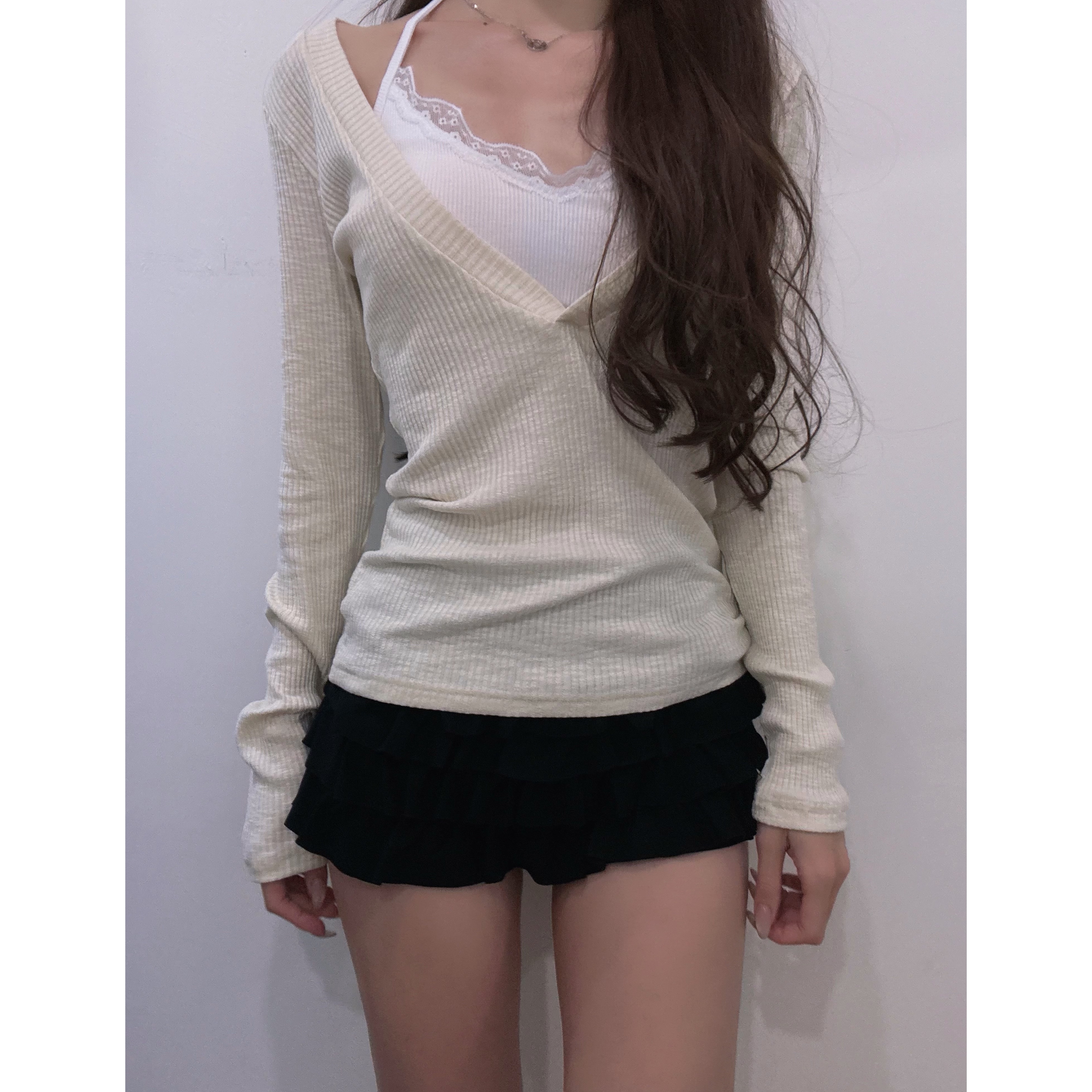 優惠價9月5截🐿️2608U《PLUNGING V-NECK TOP》