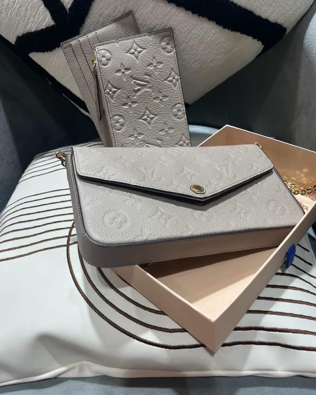 LV Felicie Pochette  三合一 M68697 米色牛皮壓紋斜背鏈條肩背包 100%Authentic,98%new ✅chain✅dust bag ✅box 