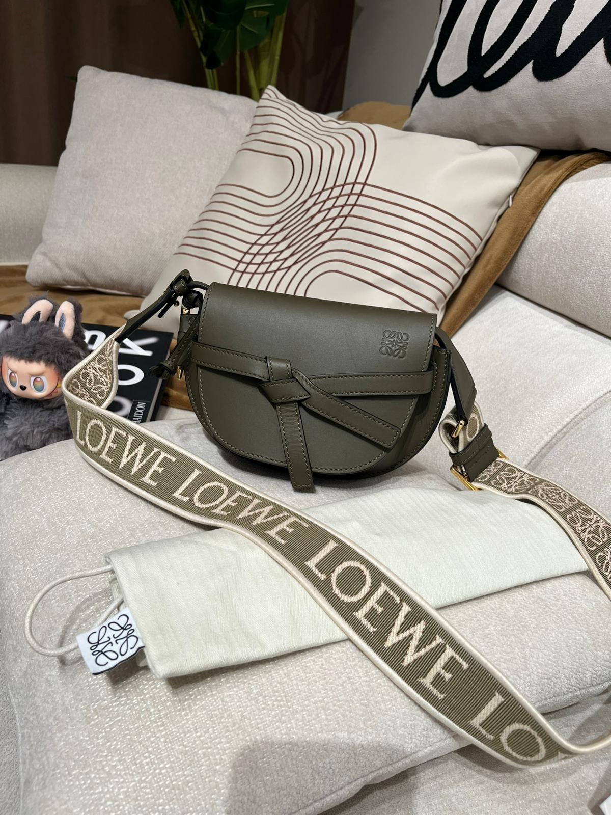 Loewe Mini Gate Calfskin Crossbody Bag 100%Authentic, 95%New ✅Booklet✅Dust bag