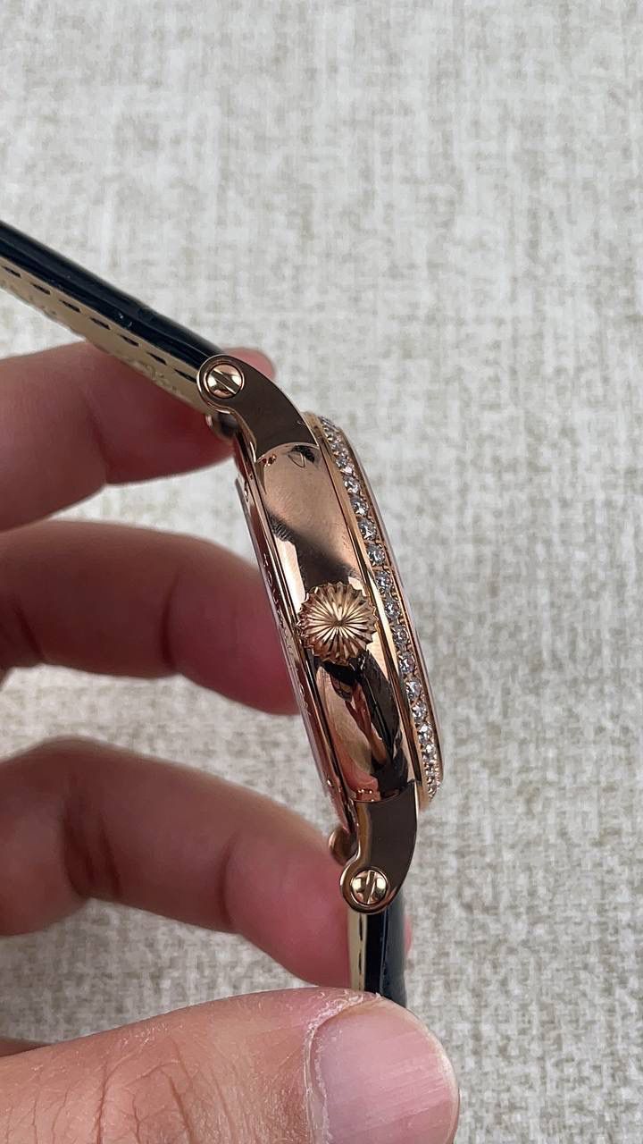 百达翡丽复杂功能系列5224R-001重磅登场，复杂时计腕表，以超复杂的工艺技术打造休闲运动腕表。 机芯采用复刻版31-260 PS FUS 24H自动上链机芯，在实现外观的逼真前提下，功能一并完美诠释。 改装大师独立制表人，倾情参与定制改装表盘颜色，给予独一无二的腕表增添有趣的灵魂！ 匠心力作 欢迎各位表友品鉴！