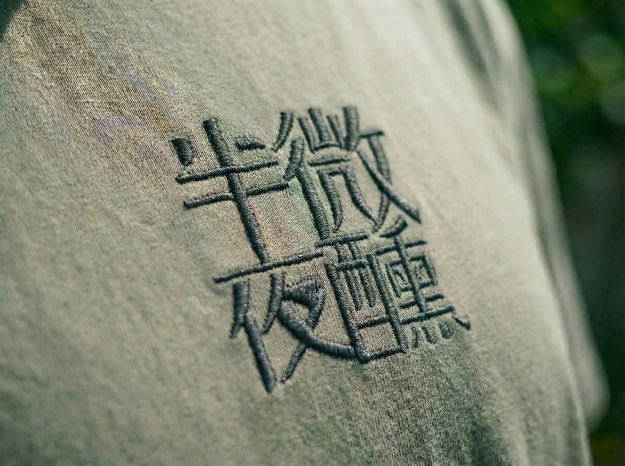 醉繡Tee 【 棕度啡 】