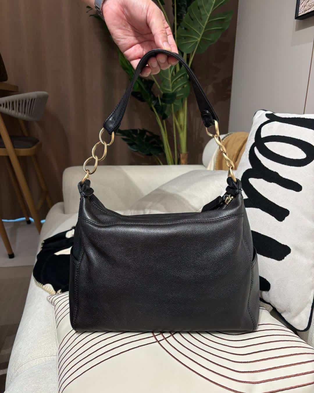 Chanel hobo vintage calfskin 黑金 100%Authentic ,90%new ✅card✅dust bag
