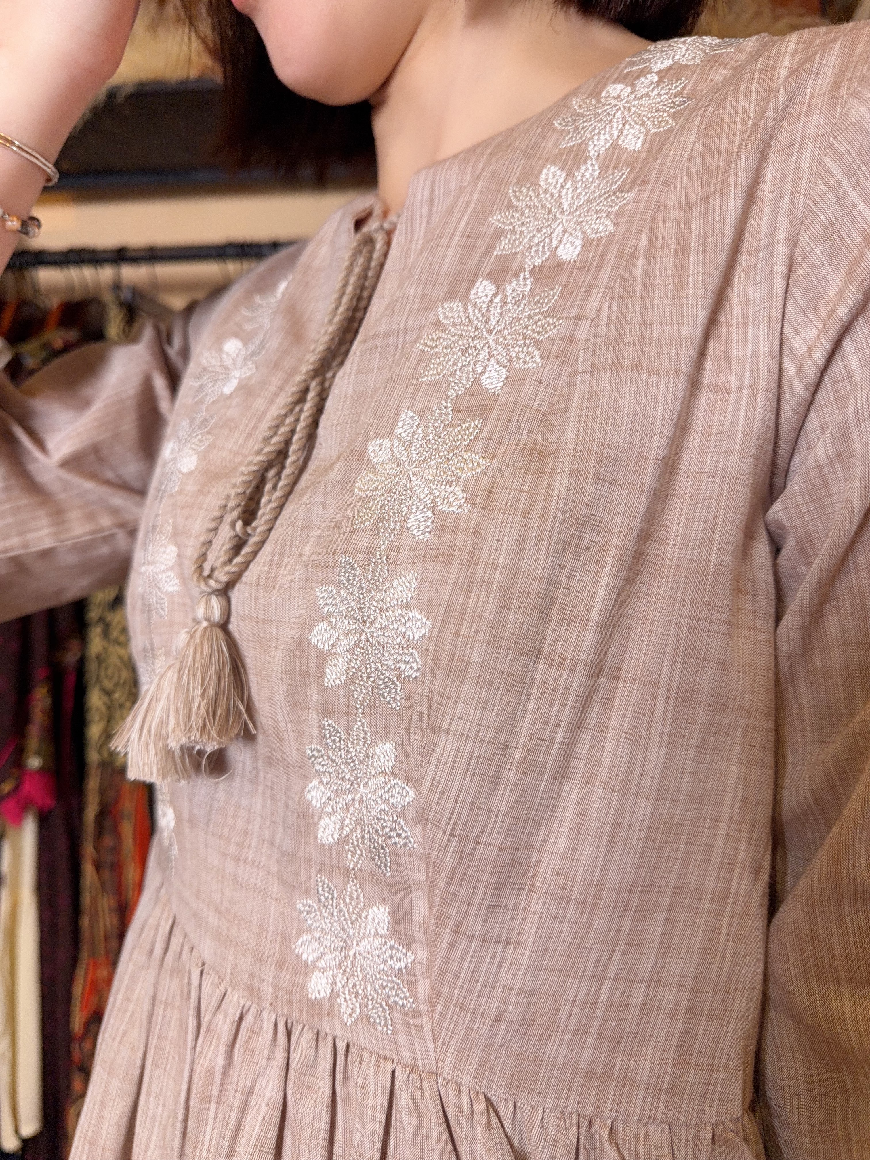 1681 Oat Milk Daisy Emb. Short OP 33.5"