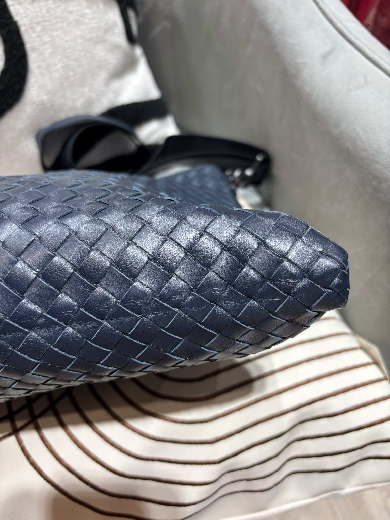 Bottega Veneta BV Intrecciato shoulder bag Navy 100%Authentic, 95%New 