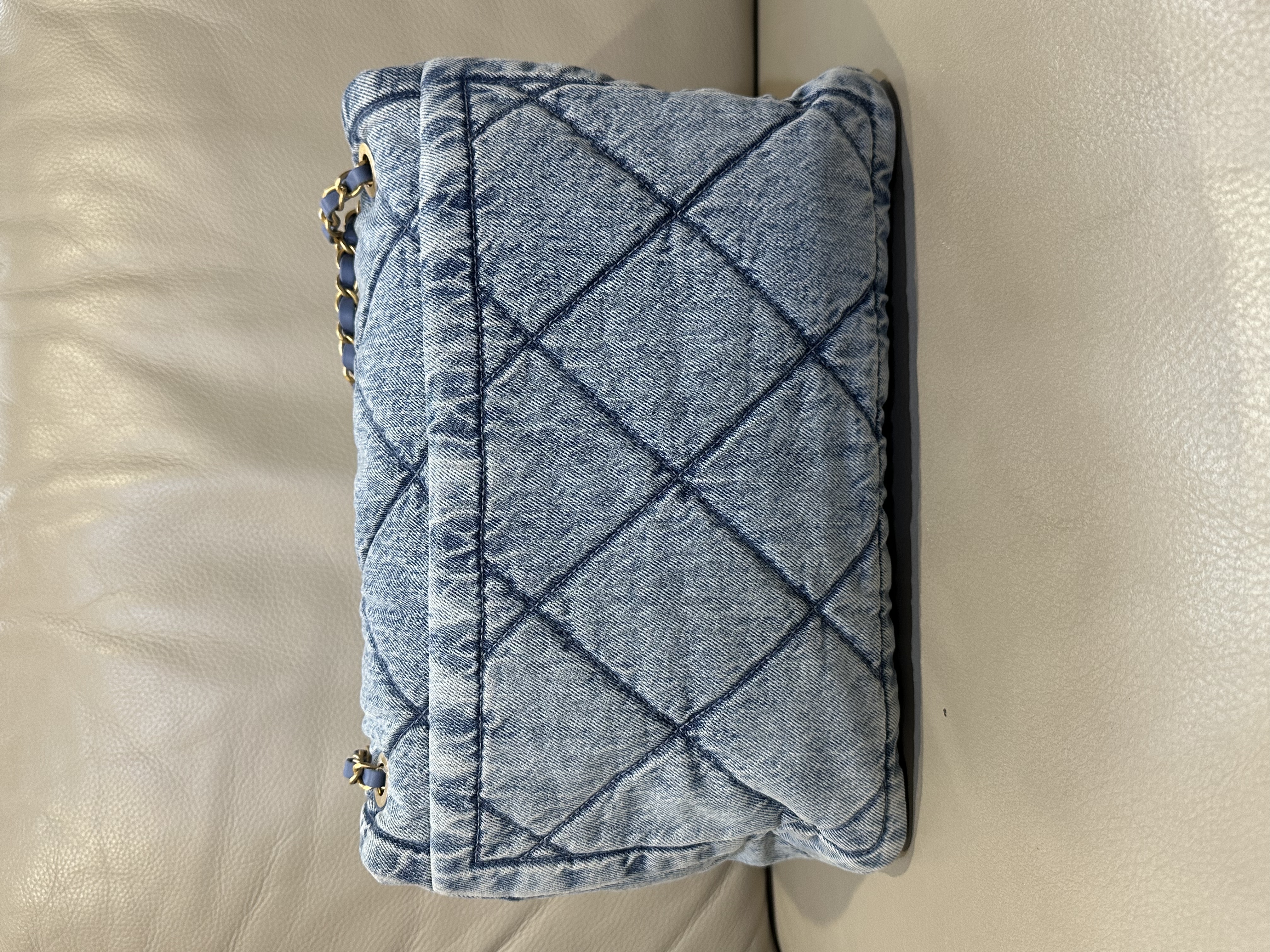 Pre-Owned  Chanel Light Blue Denim Hobo Bag / Product Code: 26040519